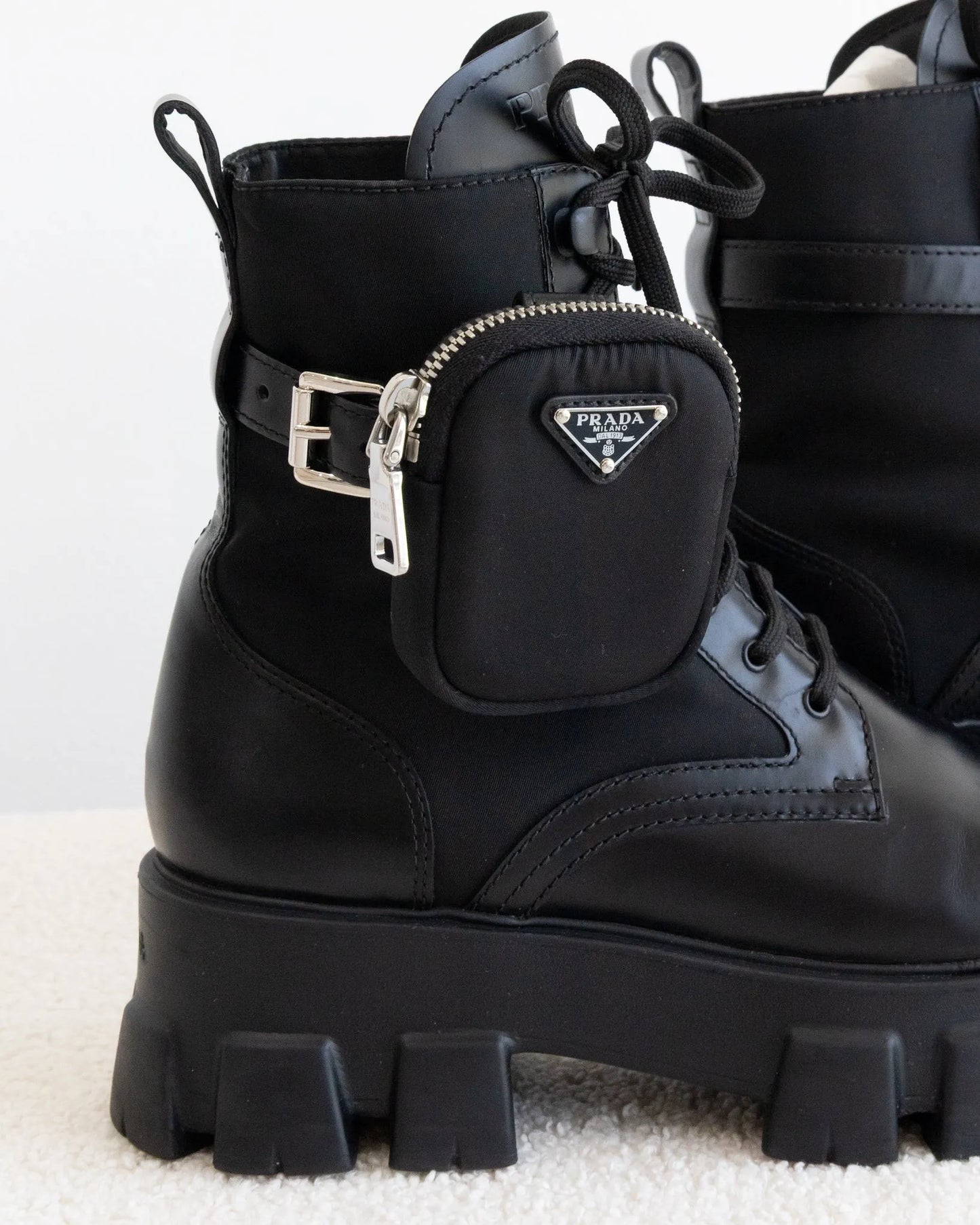 PRADA Monolith 40