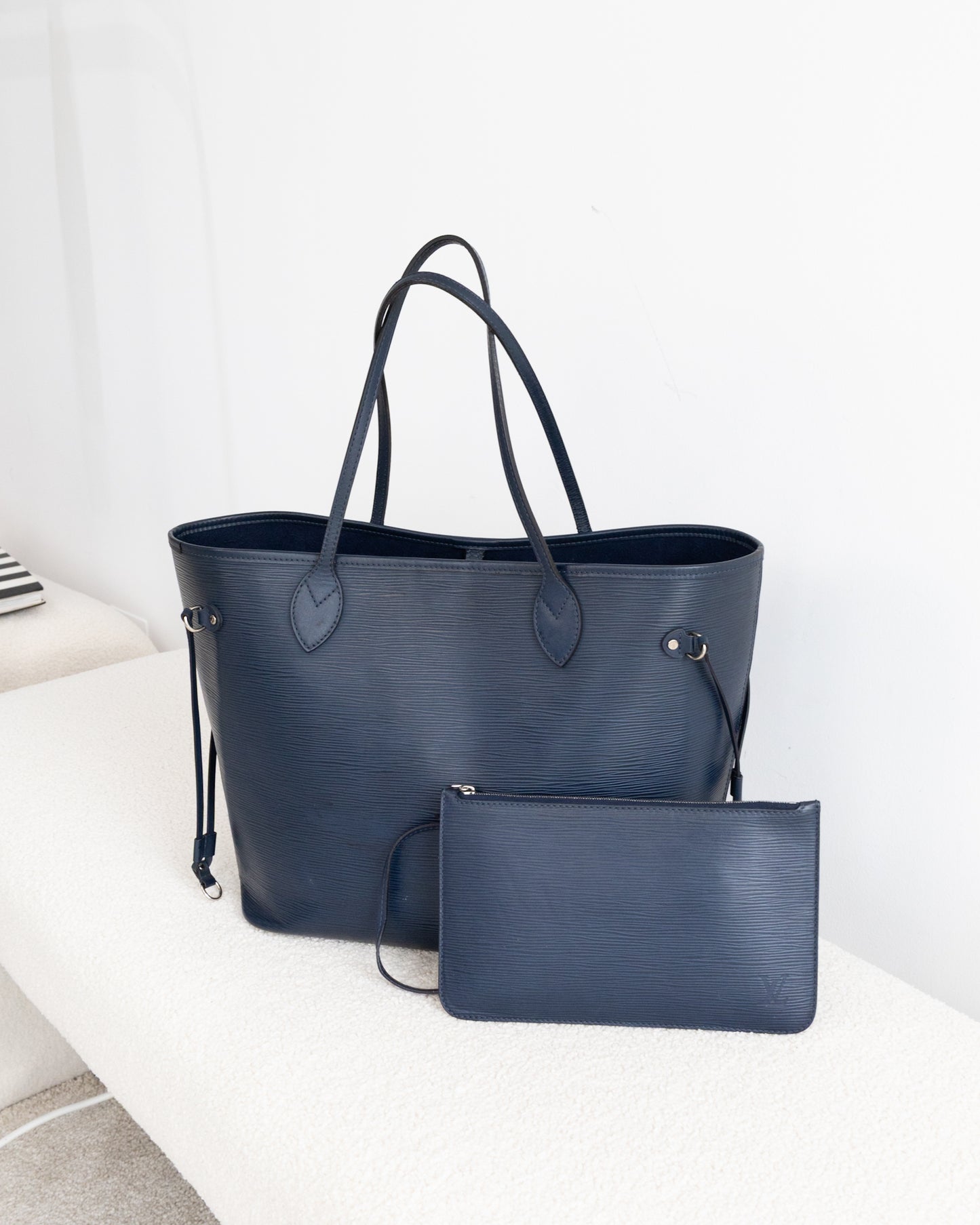 LOUIS VUITTON Neverfull Epi MM
