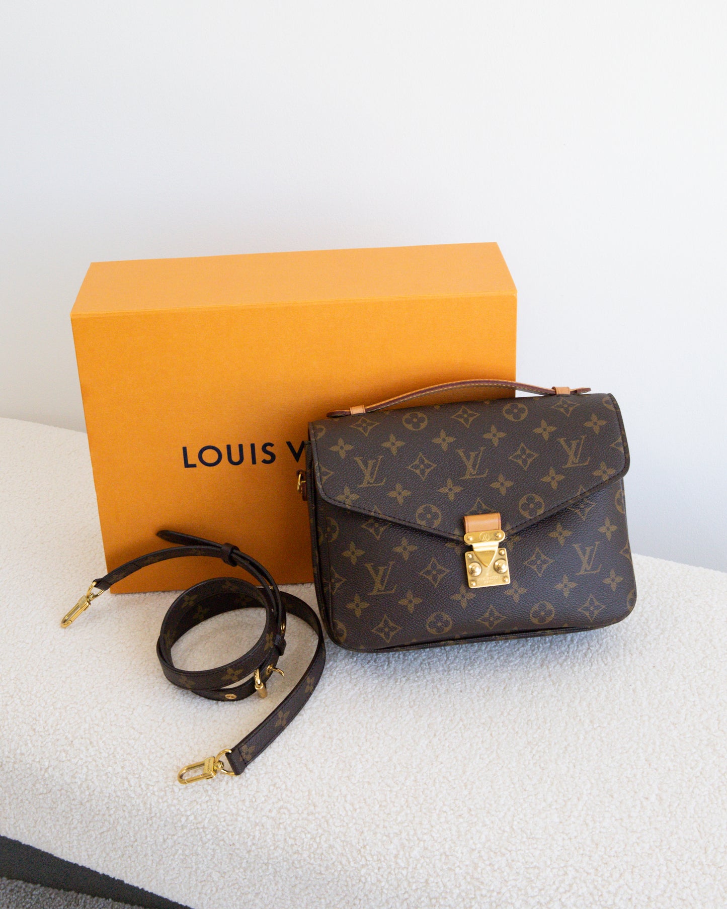 LOUIS VUITON Pochette Metis