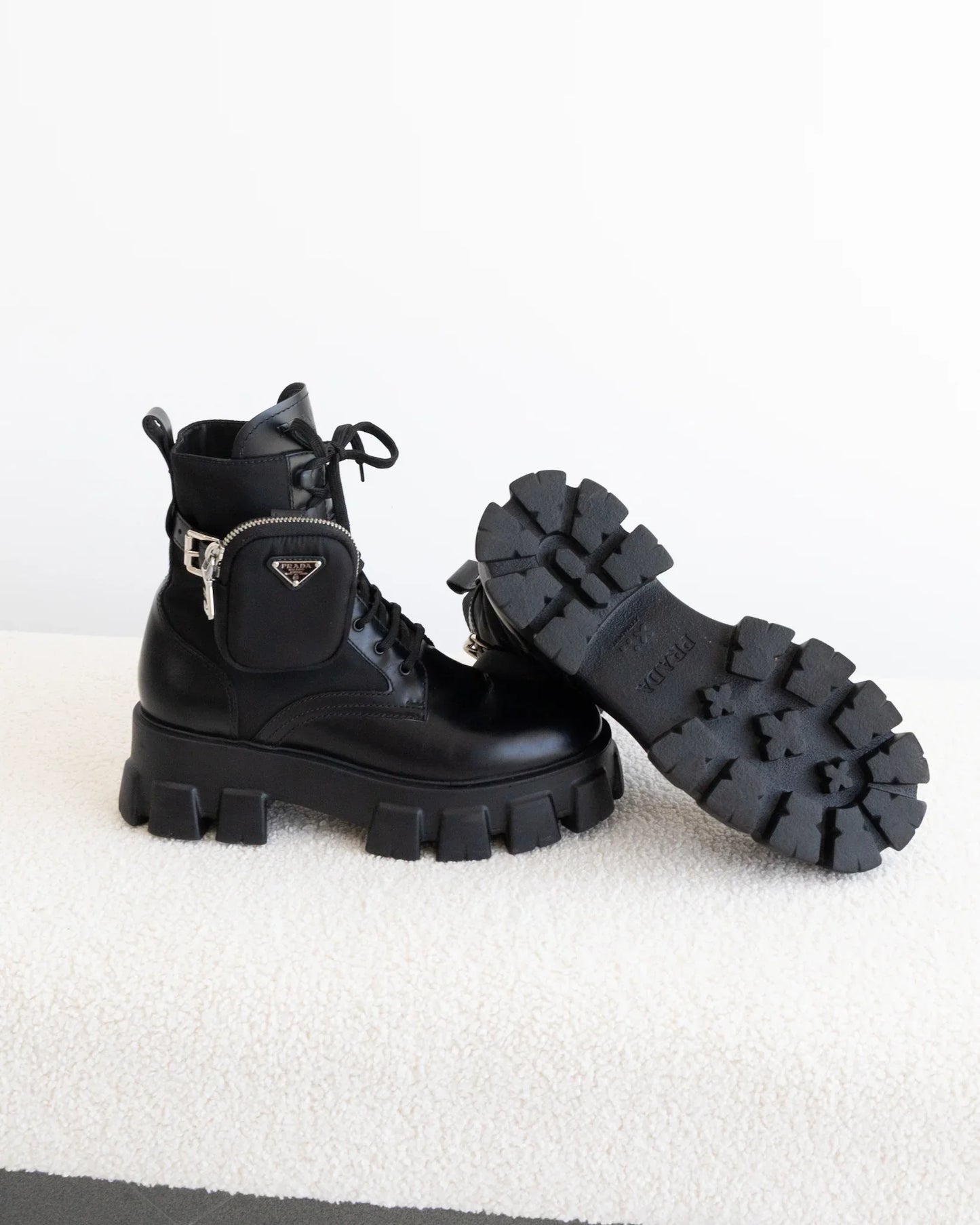 PRADA Monolith 40