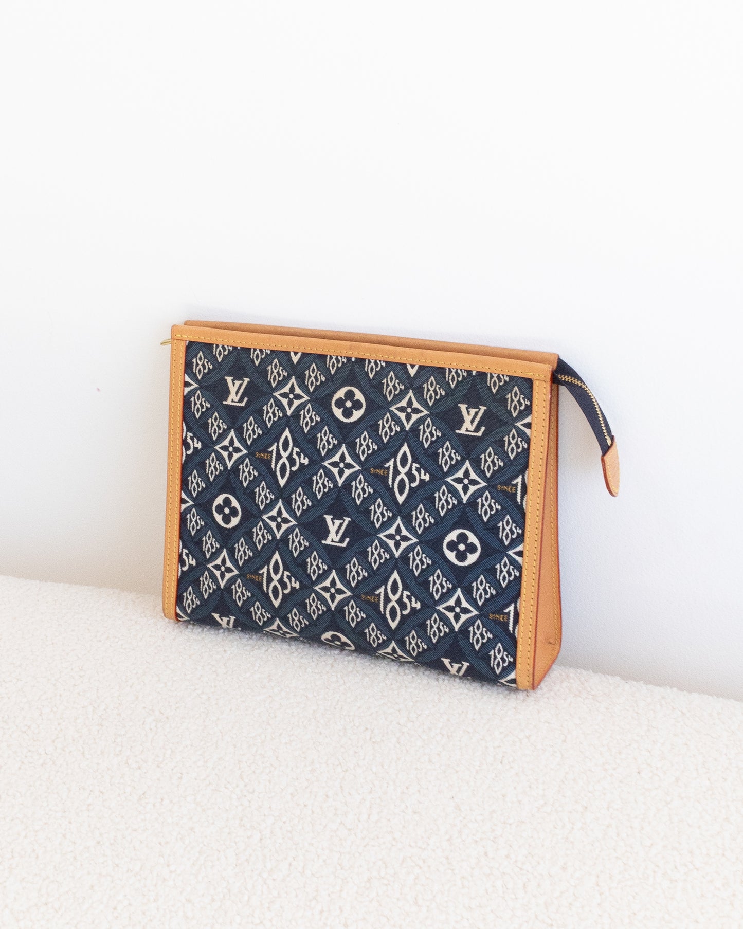 LOUIS VUITTON Pouch 26