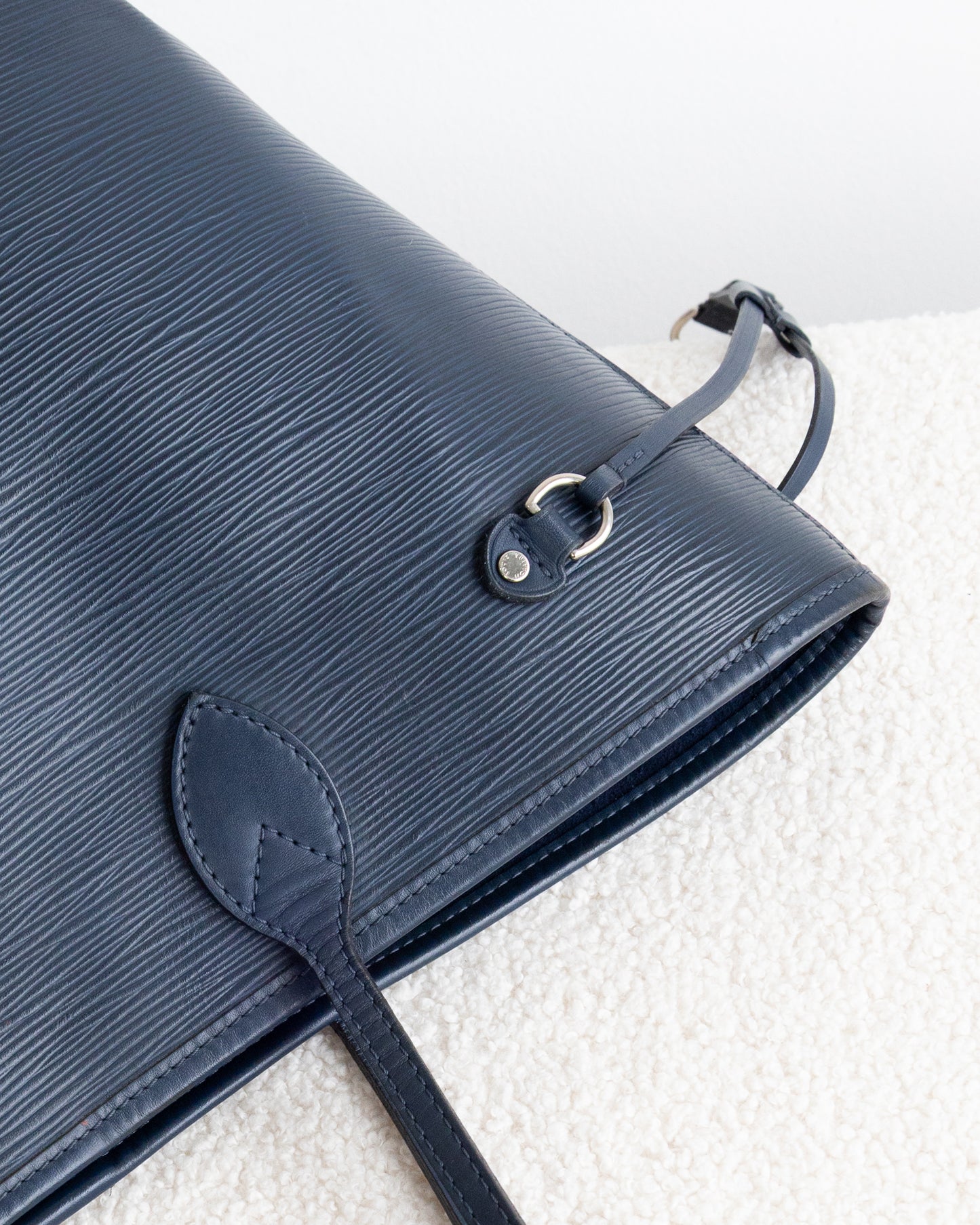 LOUIS VUITTON Neverfull Epi MM