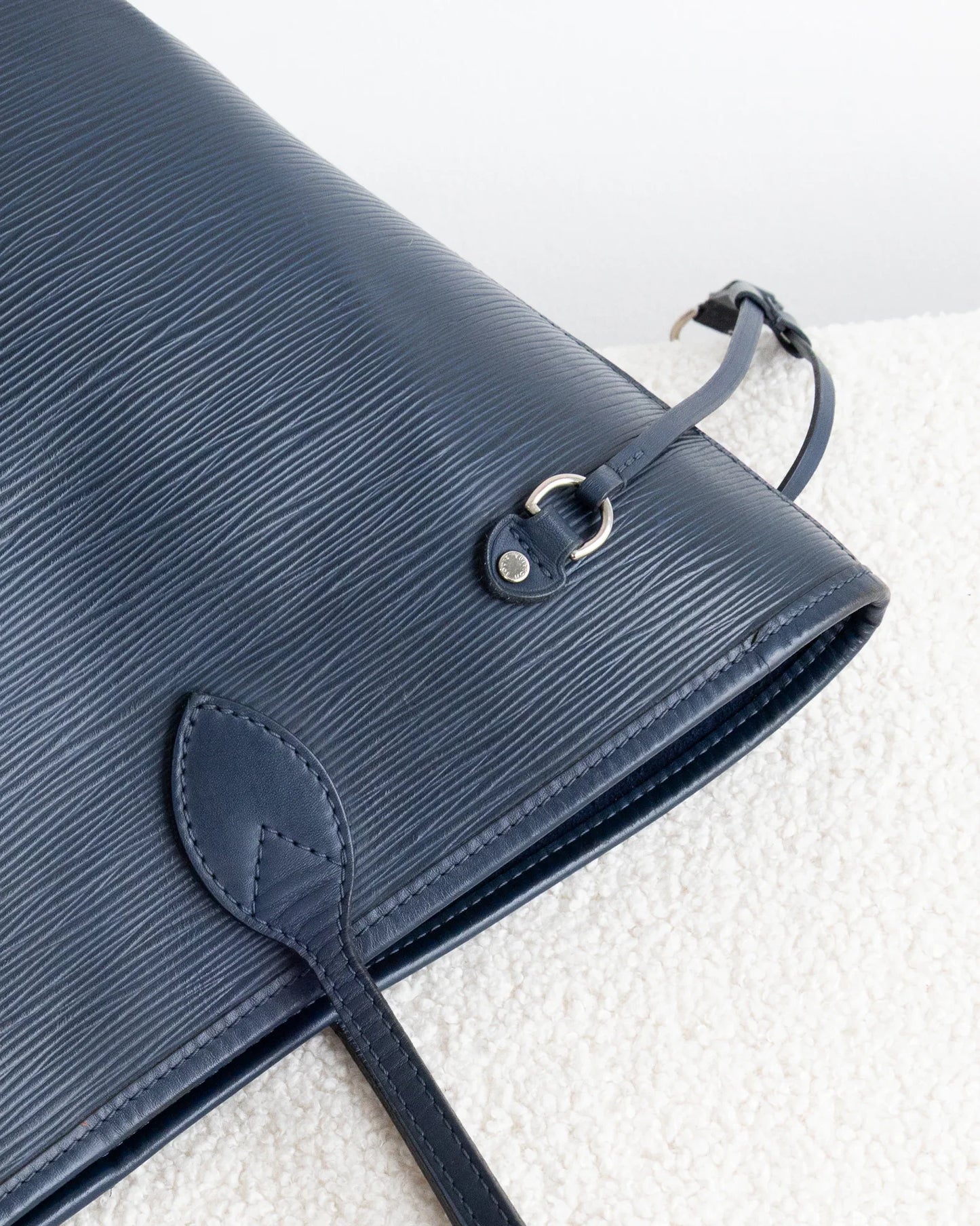 LOUIS VUITTON Neverfull Epi MM