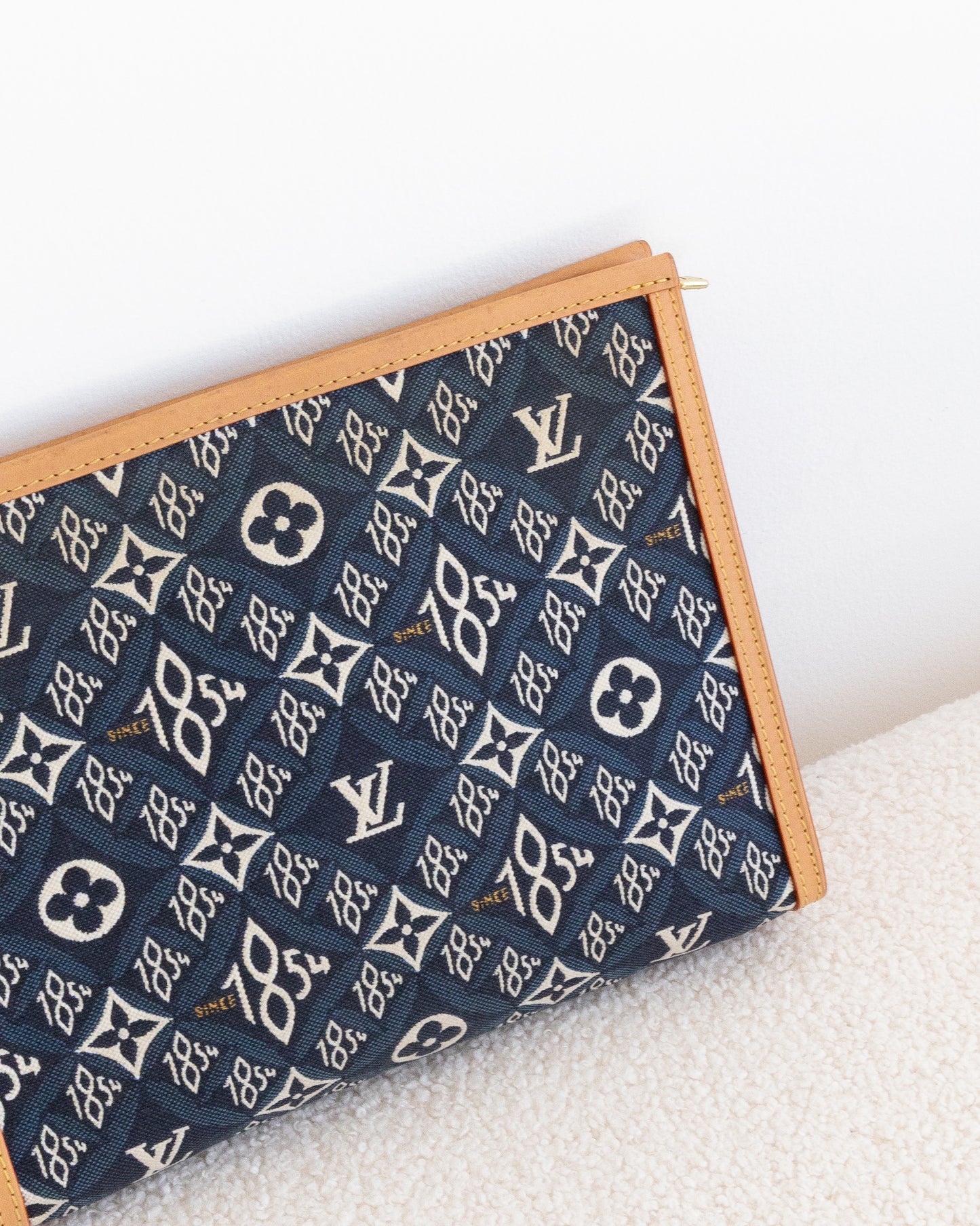 LOUIS VUITTON Pouch 26