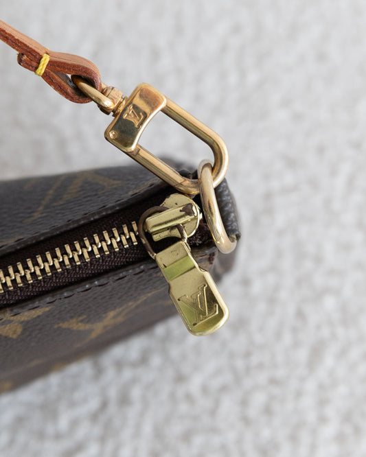 LOUIS VUITTON Pochette Accessoires