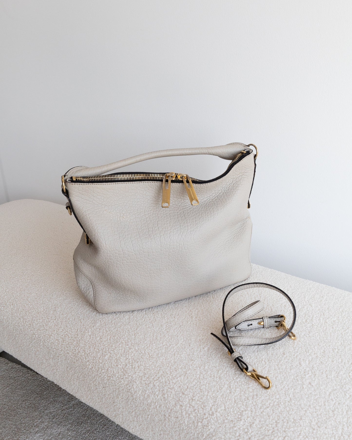 BURBERRY Tote Leather