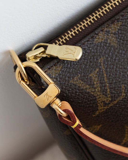 LOUIS VUITTON Pochette Accessoires