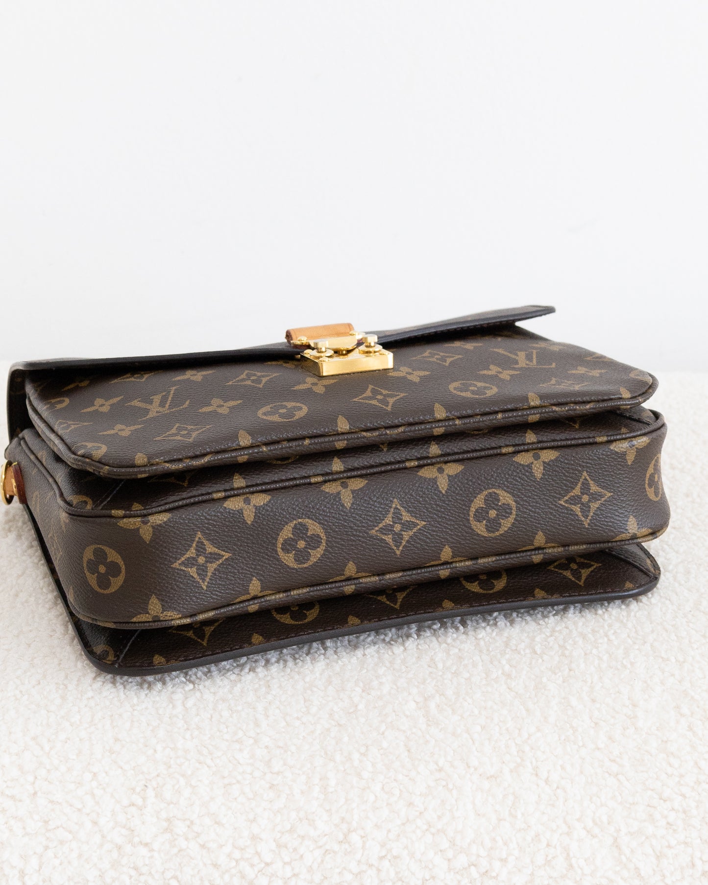 LOUIS VUITTON Pochette Metis