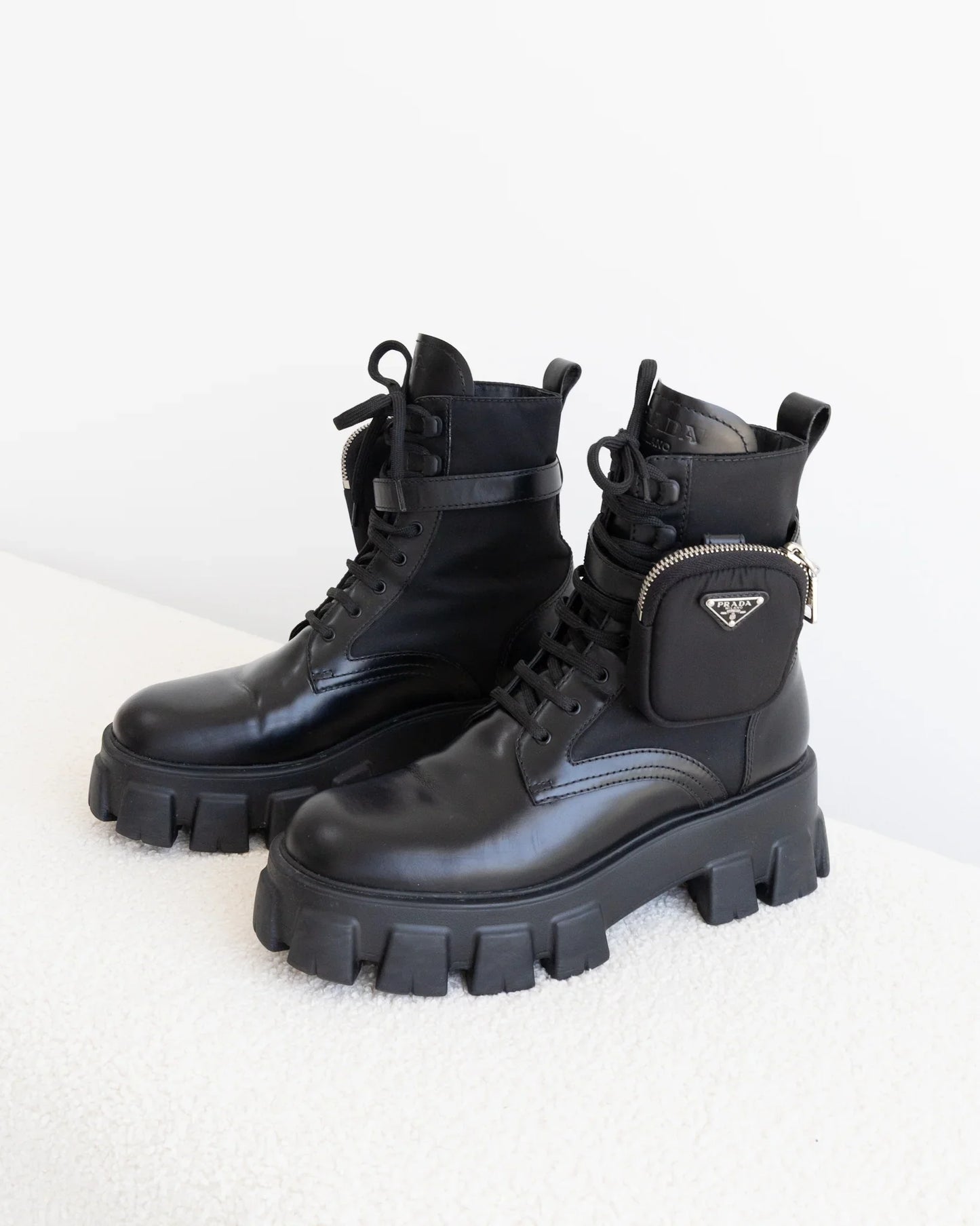 PRADA Monolith 40
