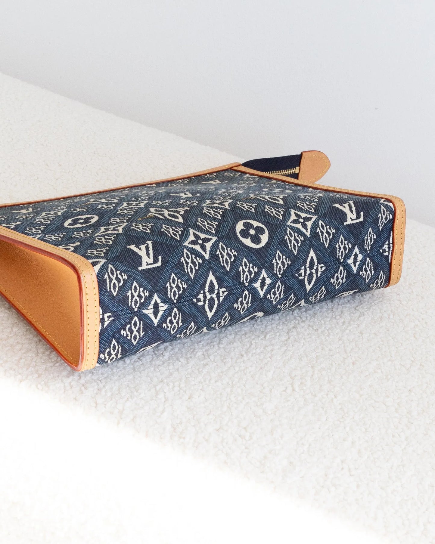 LOUIS VUITTON Pouch 26