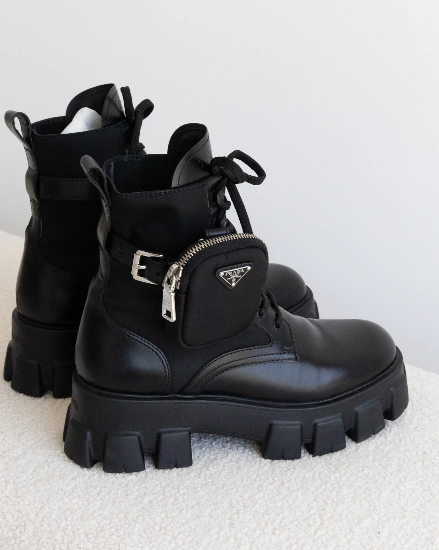 PRADA Monolith 40