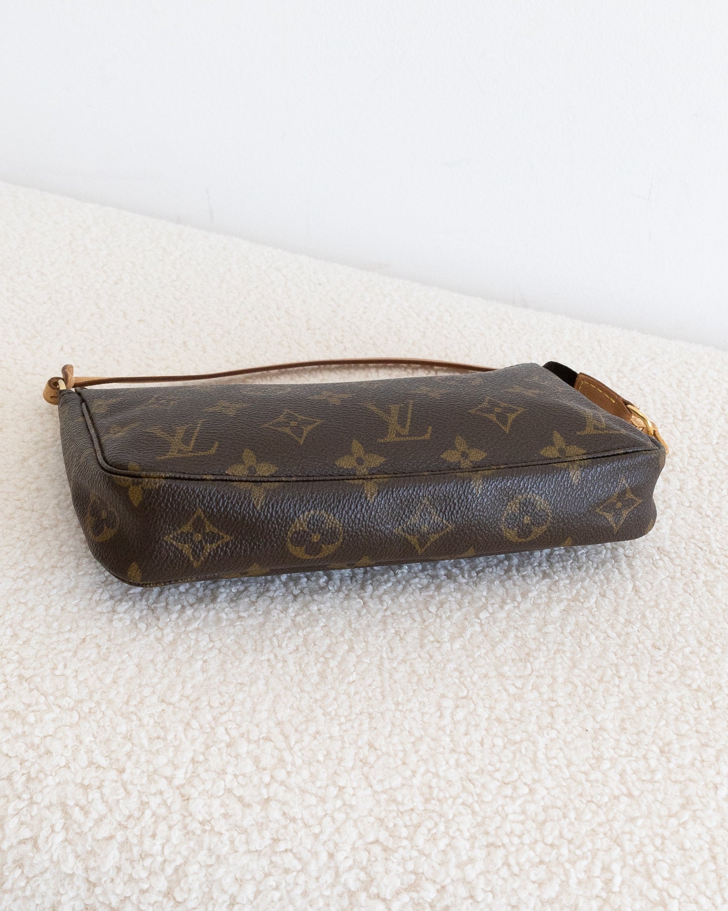LOUIS VUITTON Pochette Accessoires
