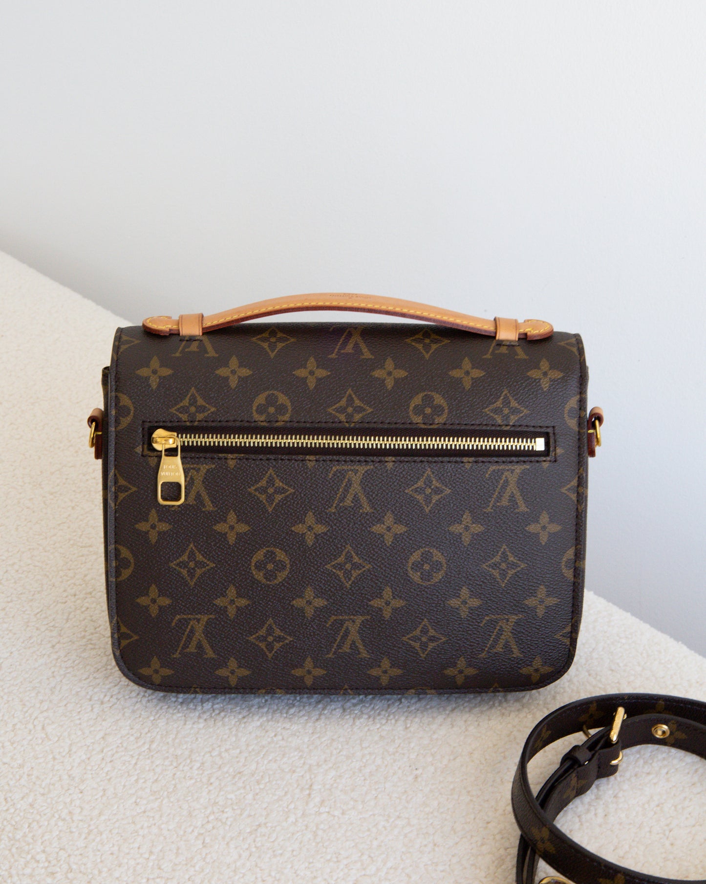 LOUIS VUITON Pochette Metis