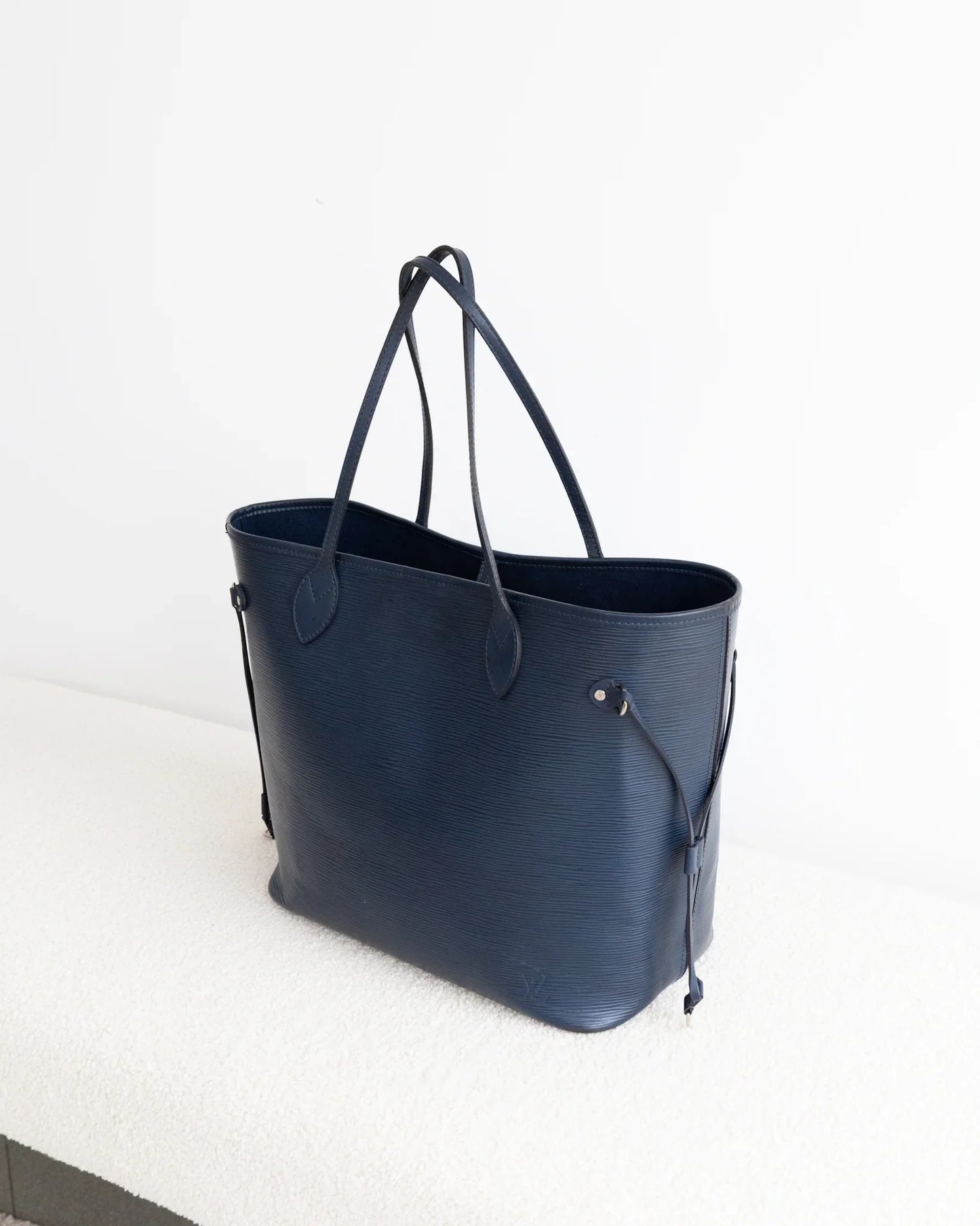 LOUIS VUITTON Neverfull Epi MM