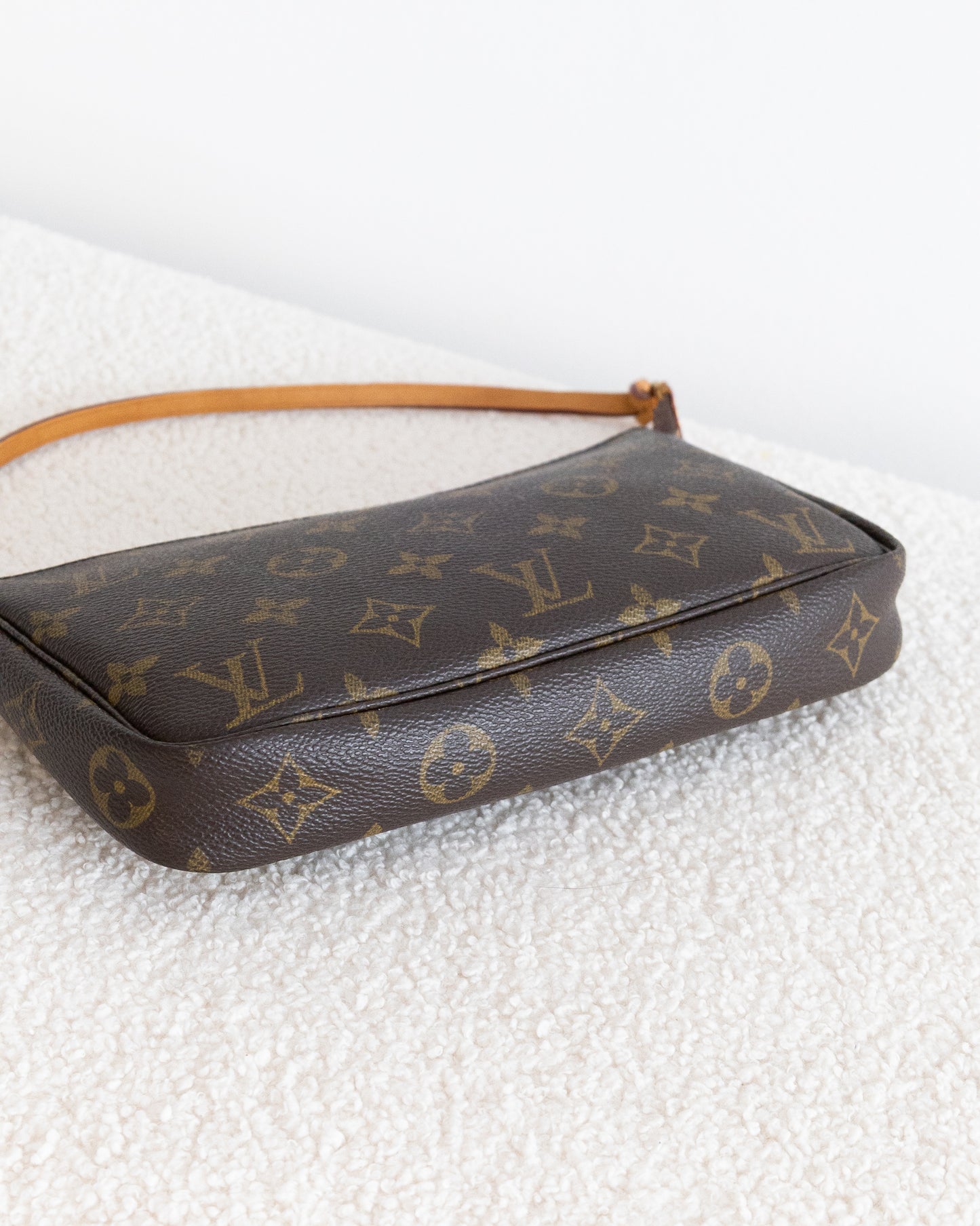 LOUIS VUITTON Pochette Accessoires