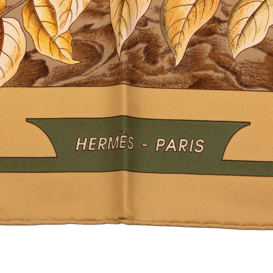 HERMÈS Casse Noisette Scarf 90