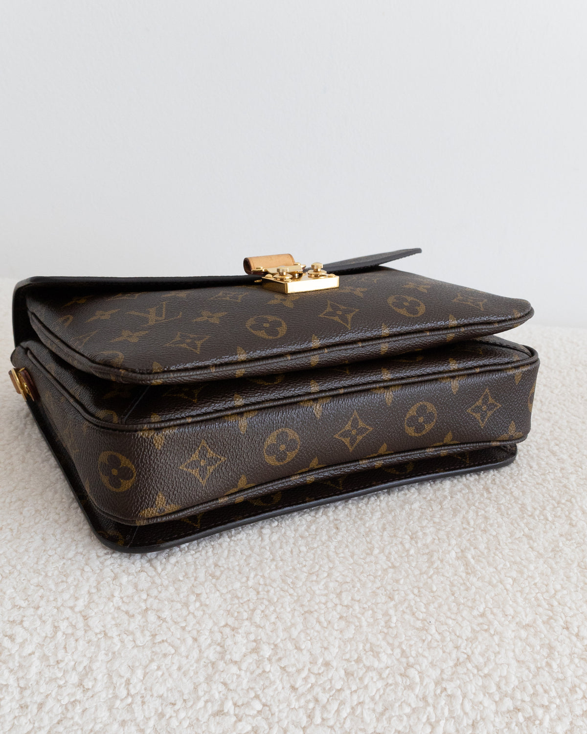 LOUIS VUITTON Pochette Metis
