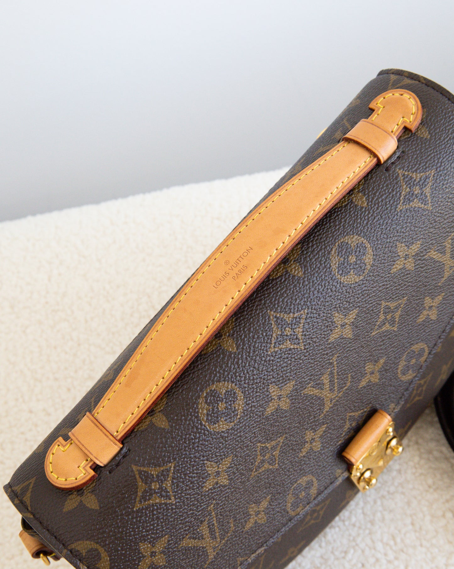 LOUIS VUITON Pochette Metis