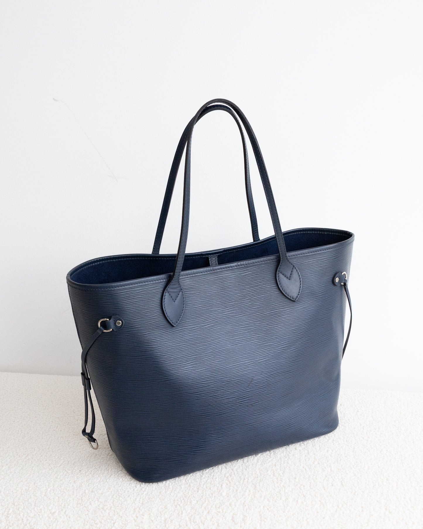LOUIS VUITTON Neverfull Epi MM
