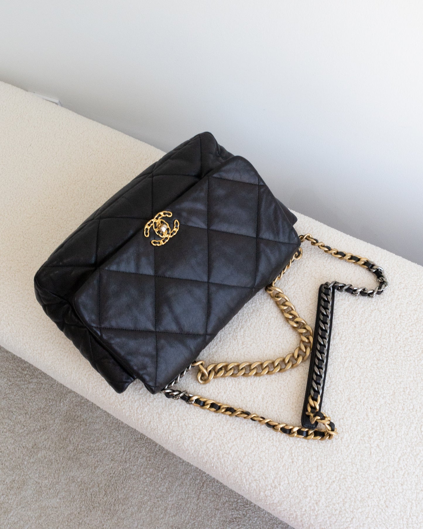 CHANEL 19 Maxi