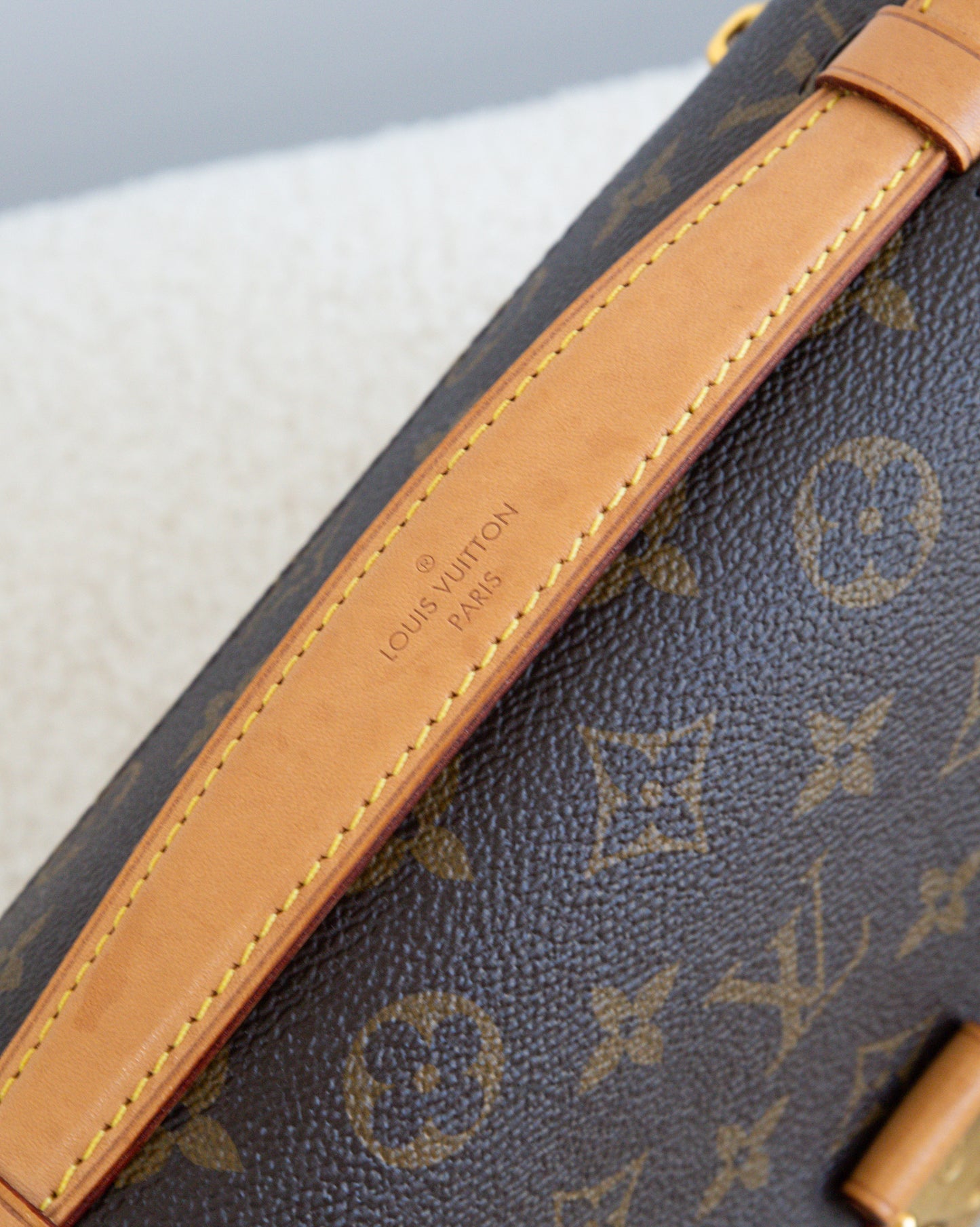 LOUIS VUITON Pochette Metis
