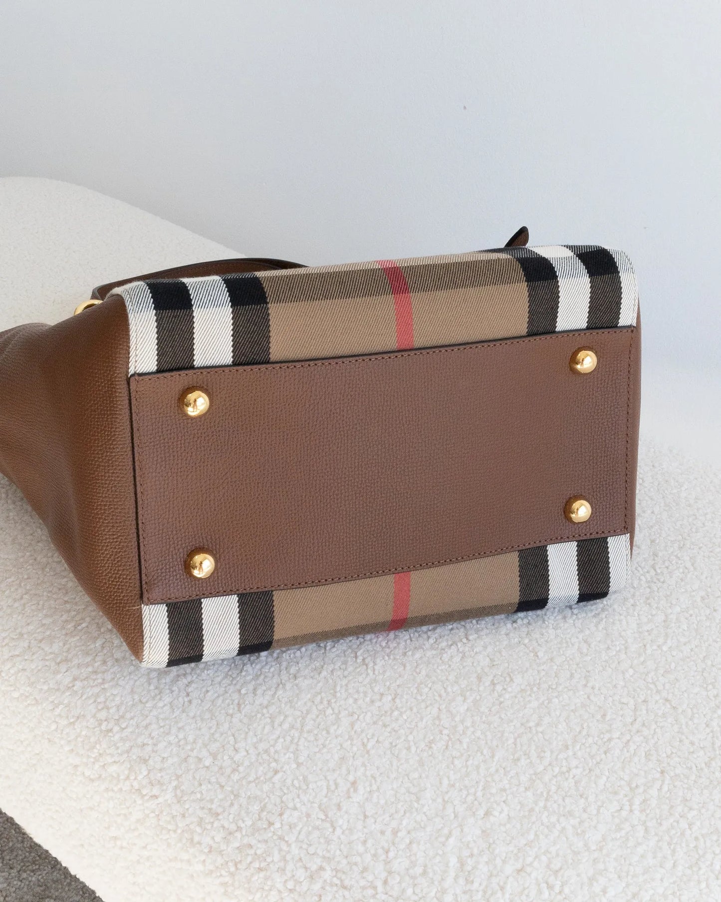 BURBERRY Tote - THE VOG CLOSET