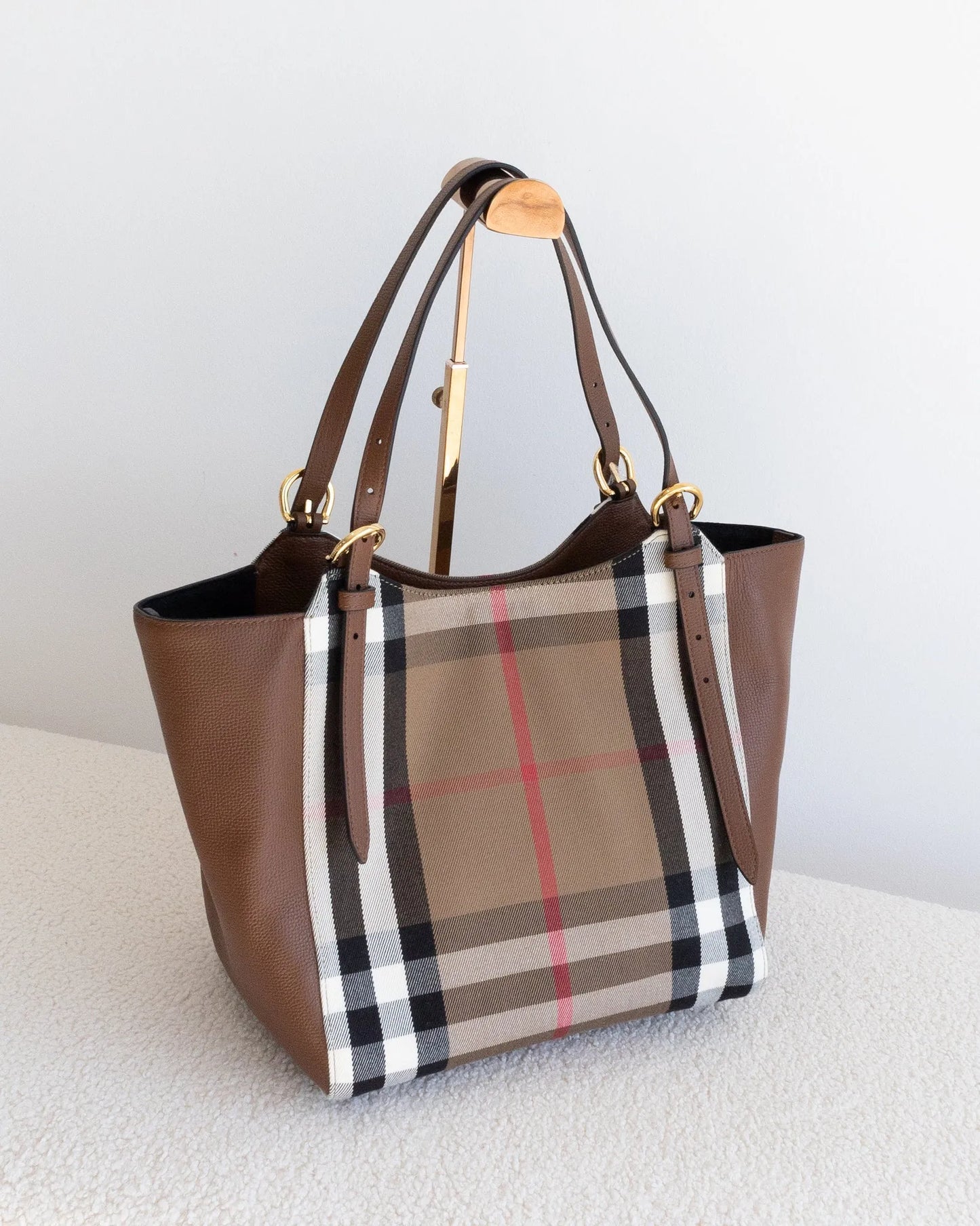 BURBERRY Tote - THE VOG CLOSET