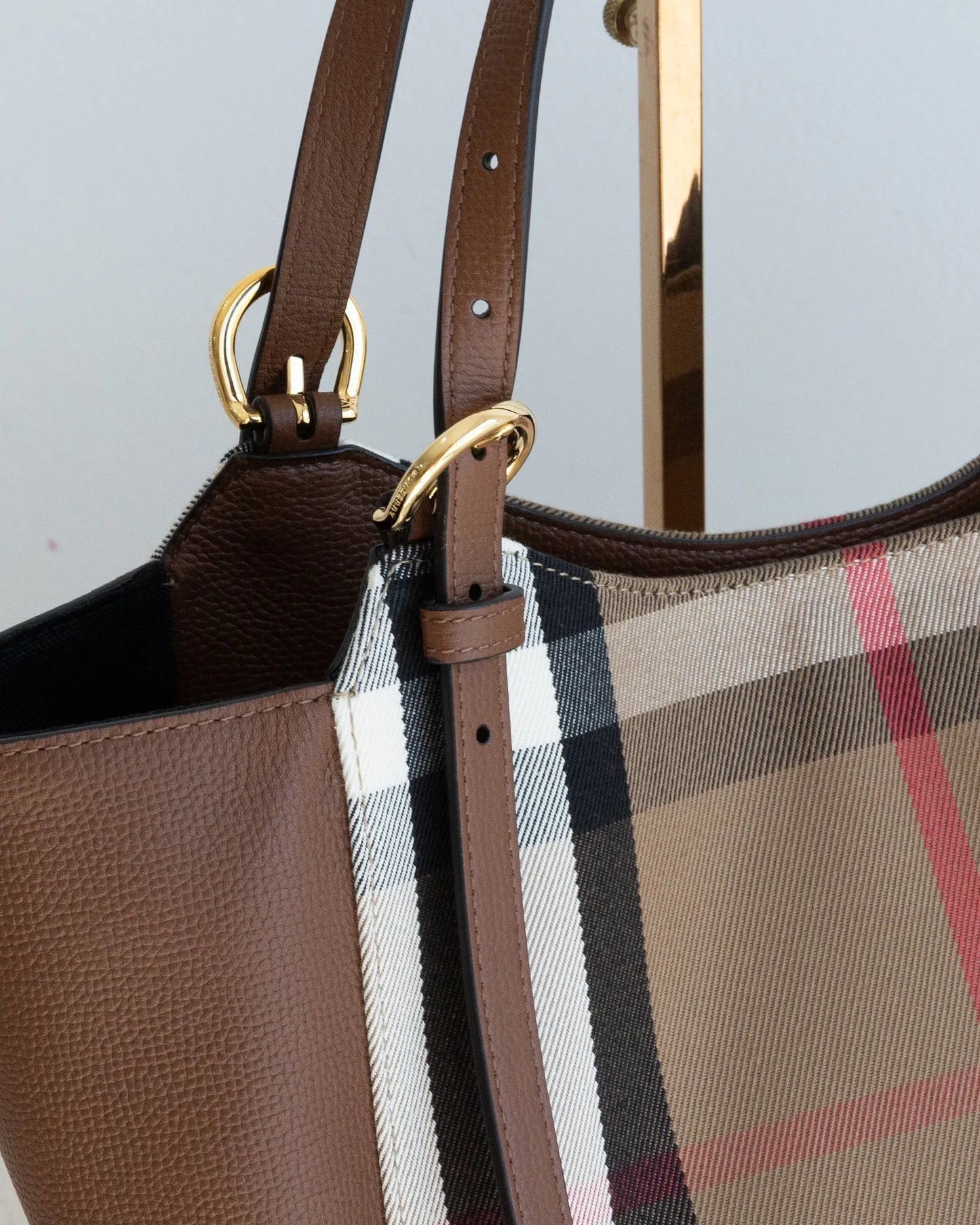 BURBERRY Tote - THE VOG CLOSET