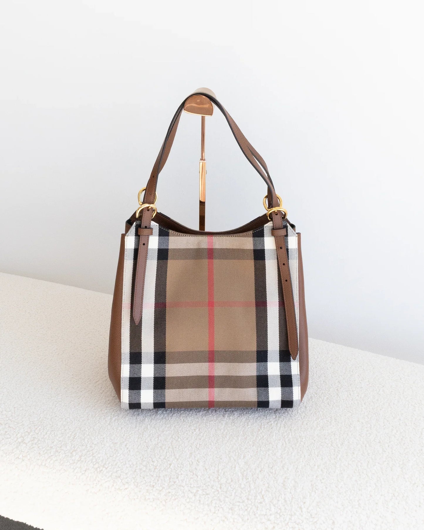 BURBERRY Tote - THE VOG CLOSET