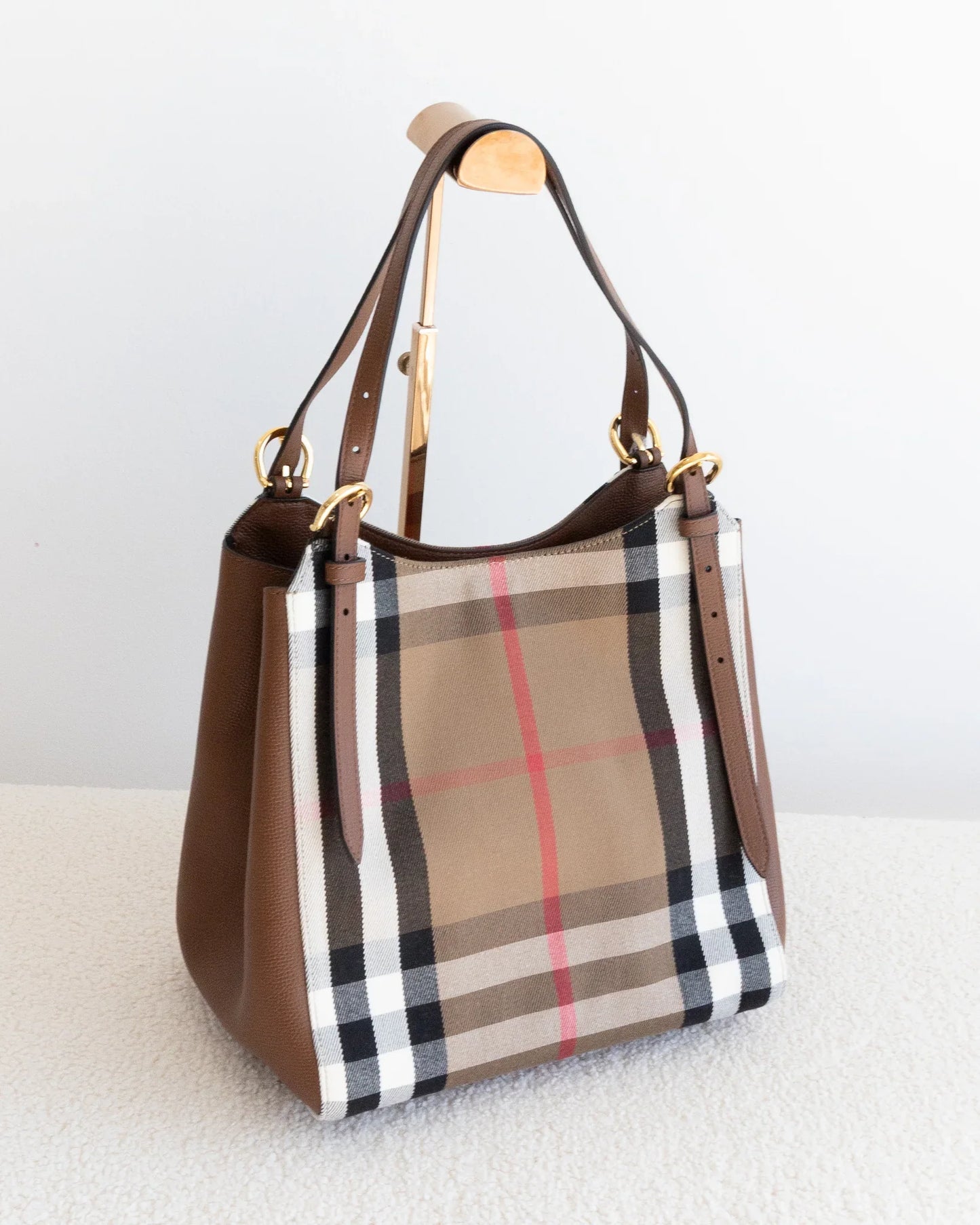 BURBERRY Tote - THE VOG CLOSET