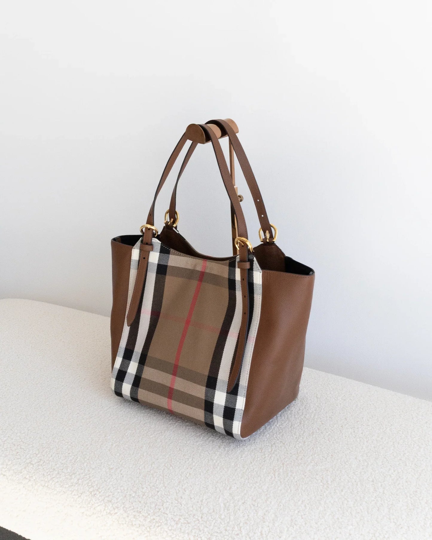 BURBERRY Tote - THE VOG CLOSET