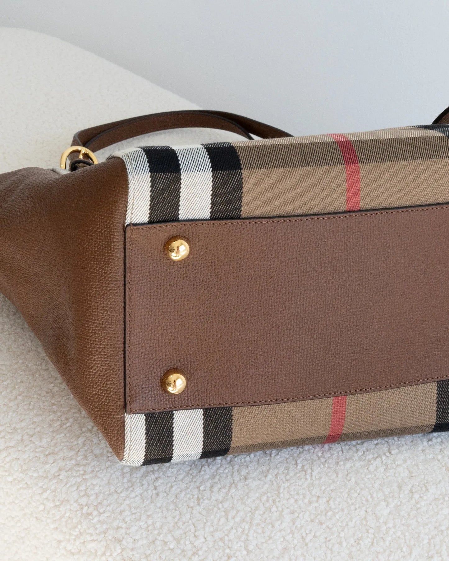 BURBERRY Tote - THE VOG CLOSET