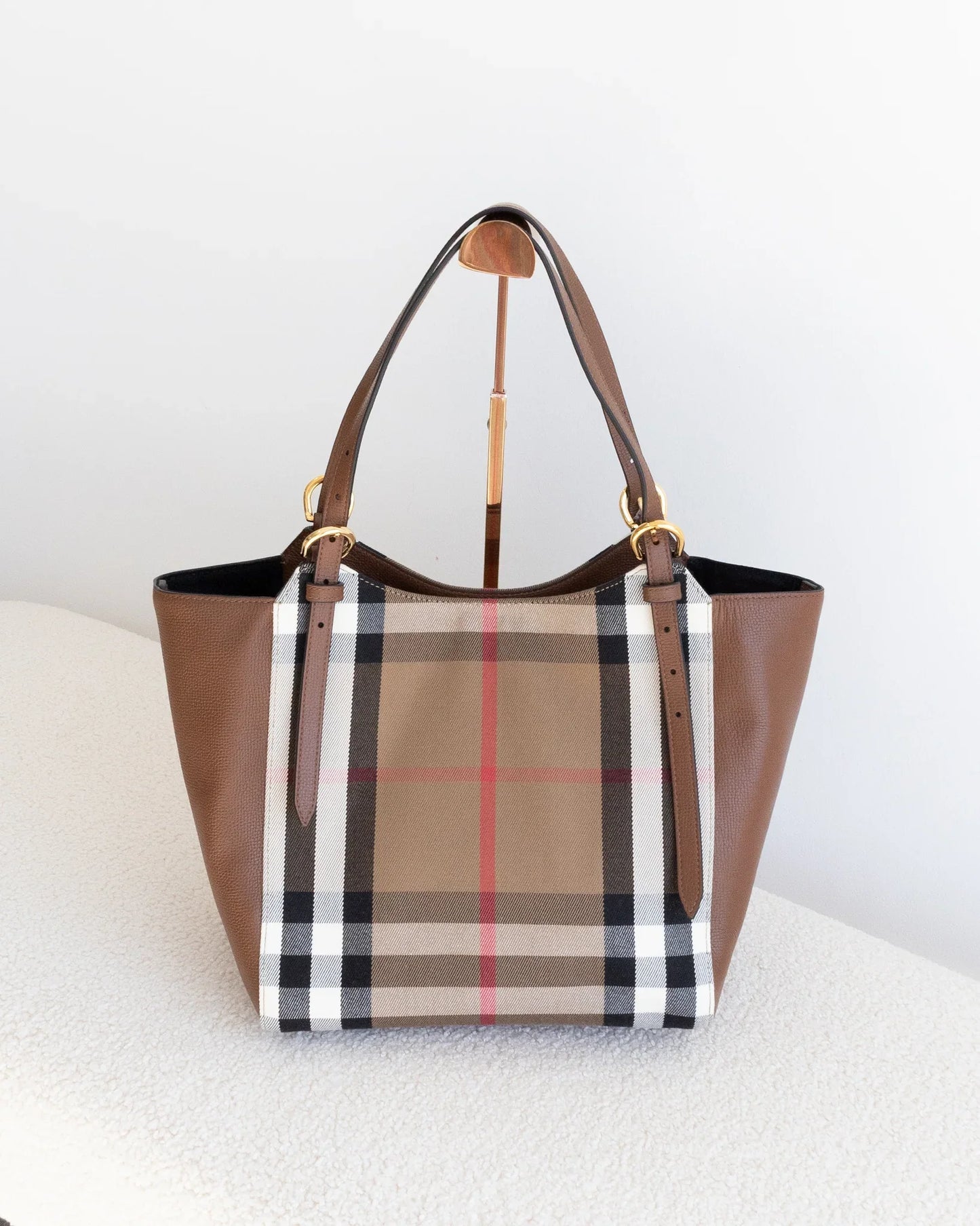 BURBERRY Tote - THE VOG CLOSET