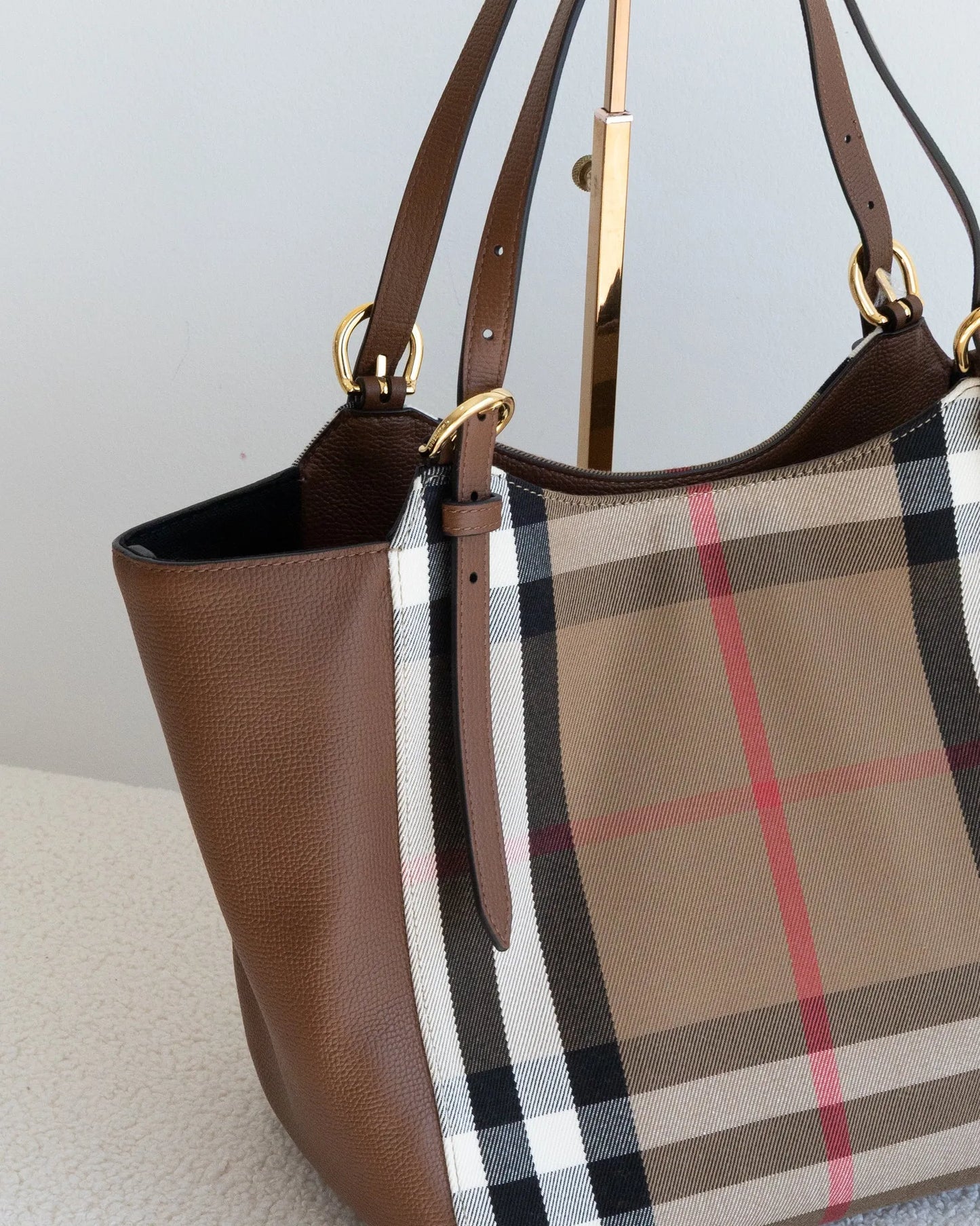 BURBERRY Tote - THE VOG CLOSET