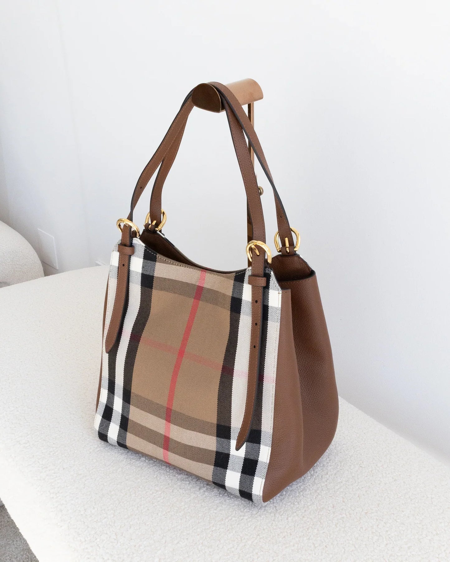 BURBERRY Tote - THE VOG CLOSET