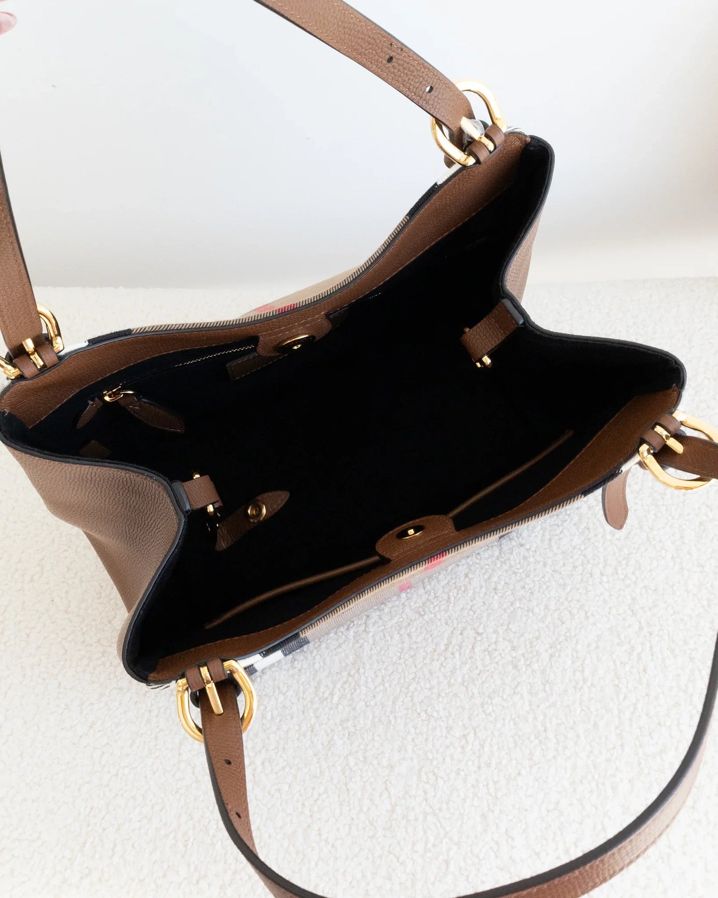 BURBERRY Tote - THE VOG CLOSET