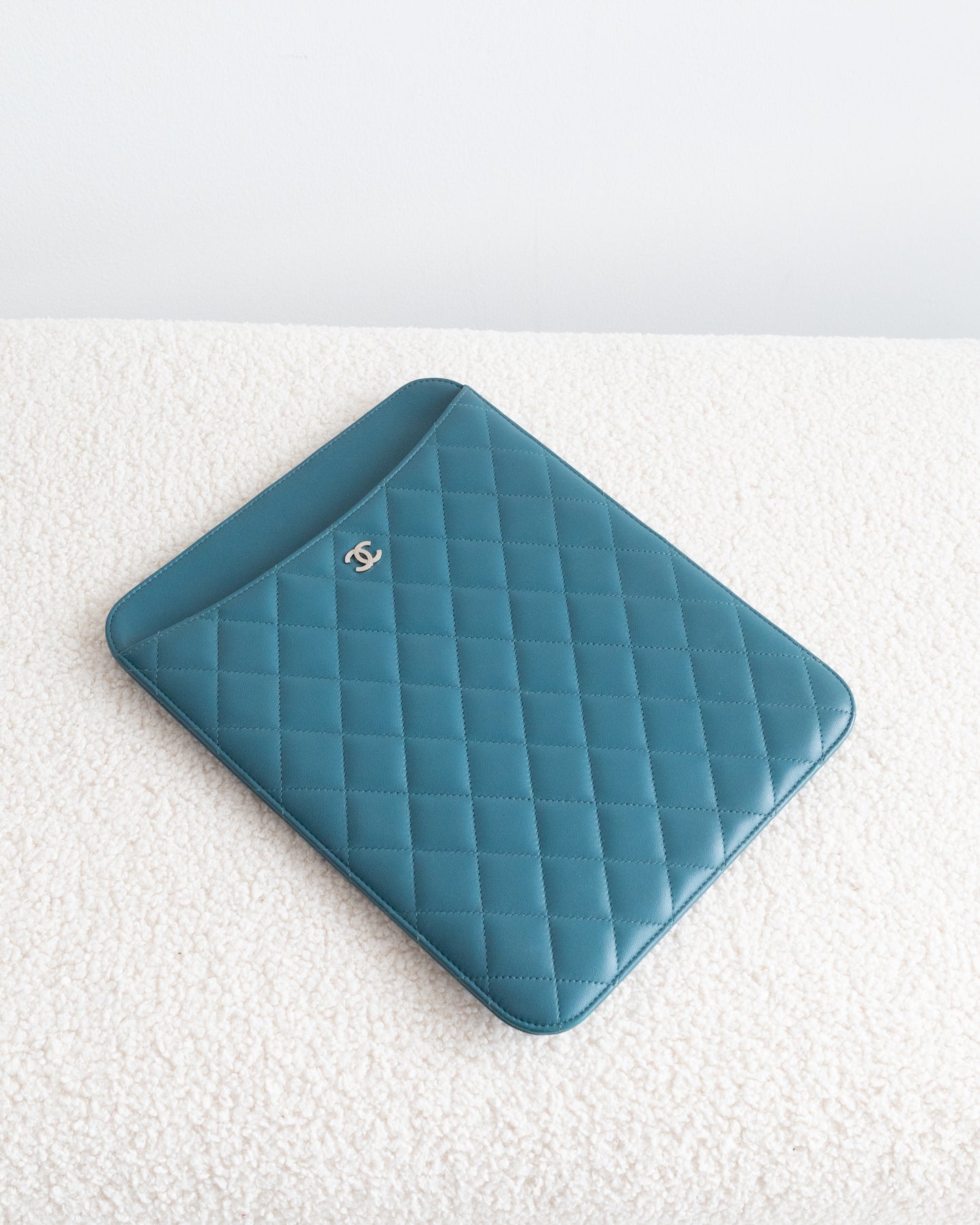 CHANEL Case - THE VOG CLOSET