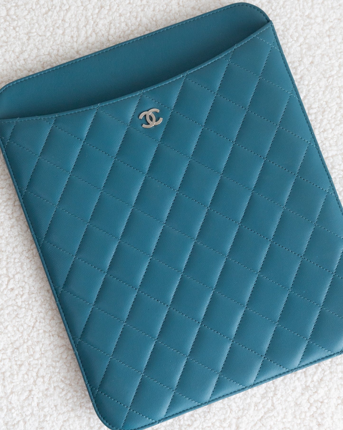 CHANEL Case - THE VOG CLOSET