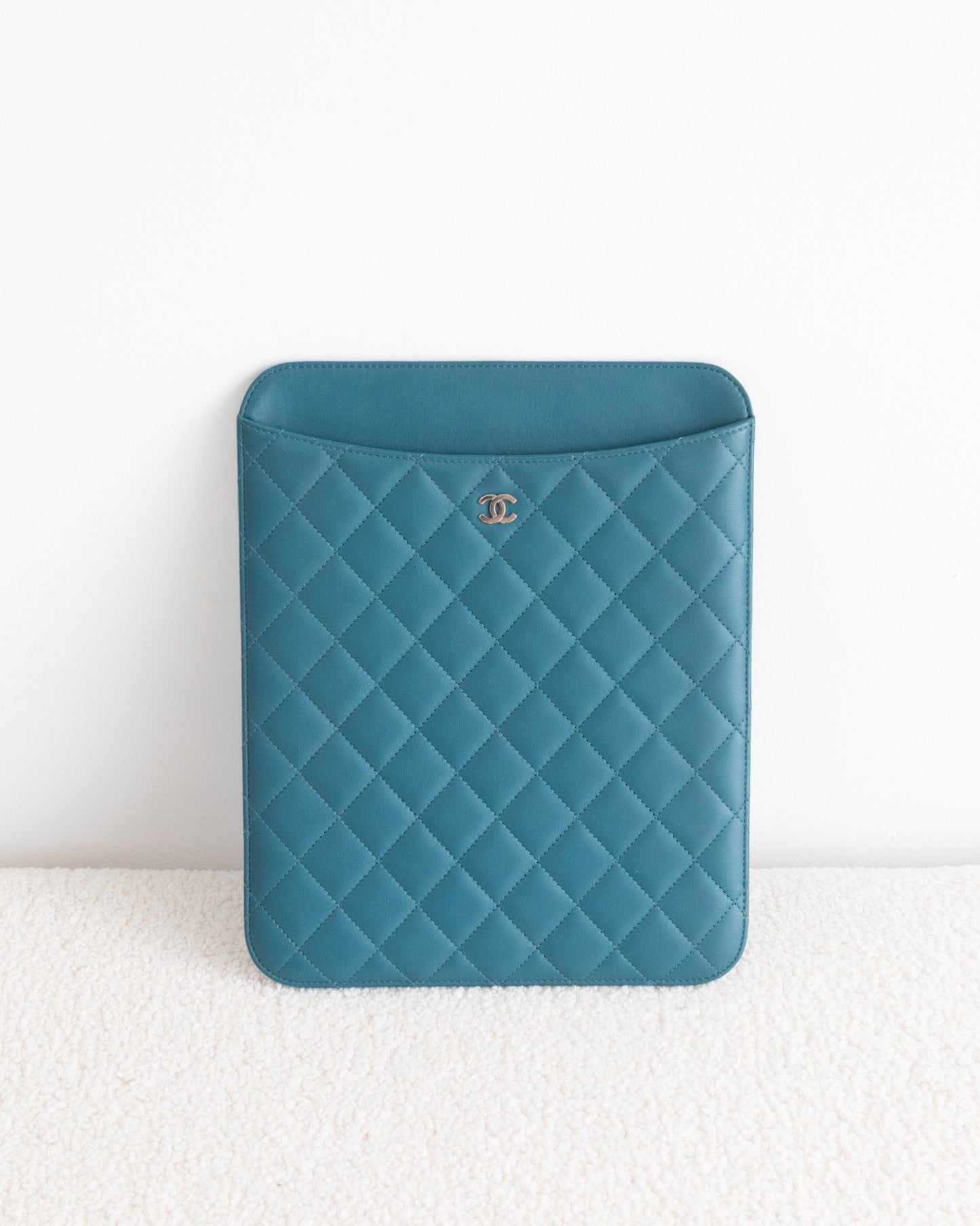 CHANEL Case - THE VOG CLOSET