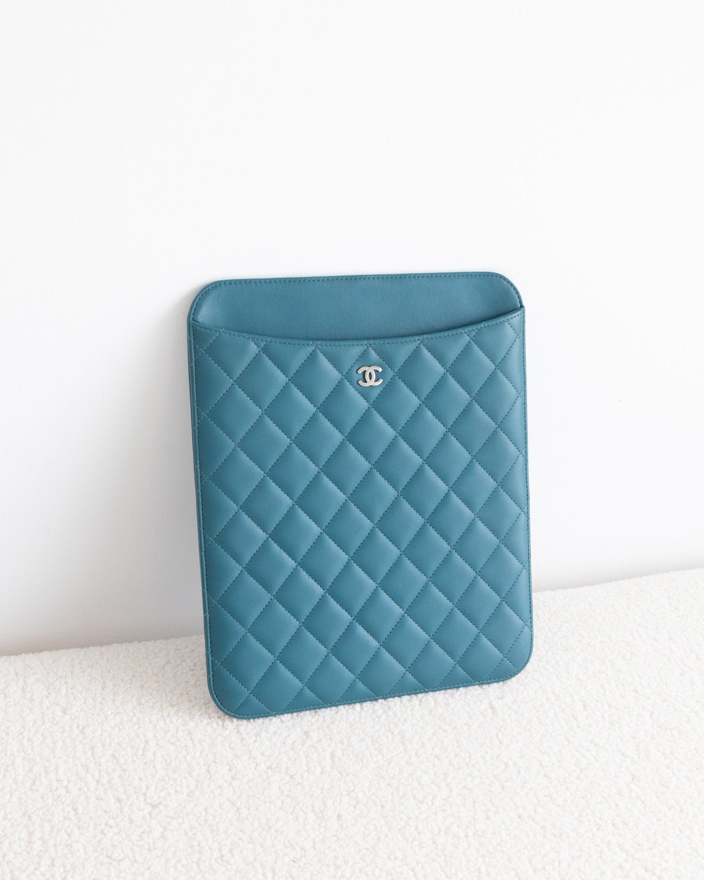 CHANEL Case - THE VOG CLOSET