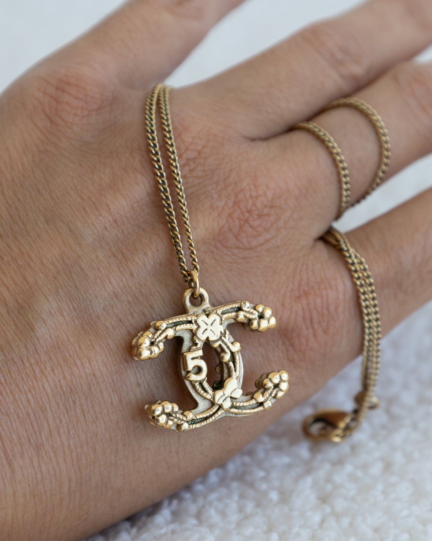 CHANEL CC Necklace - THE VOG CLOSET