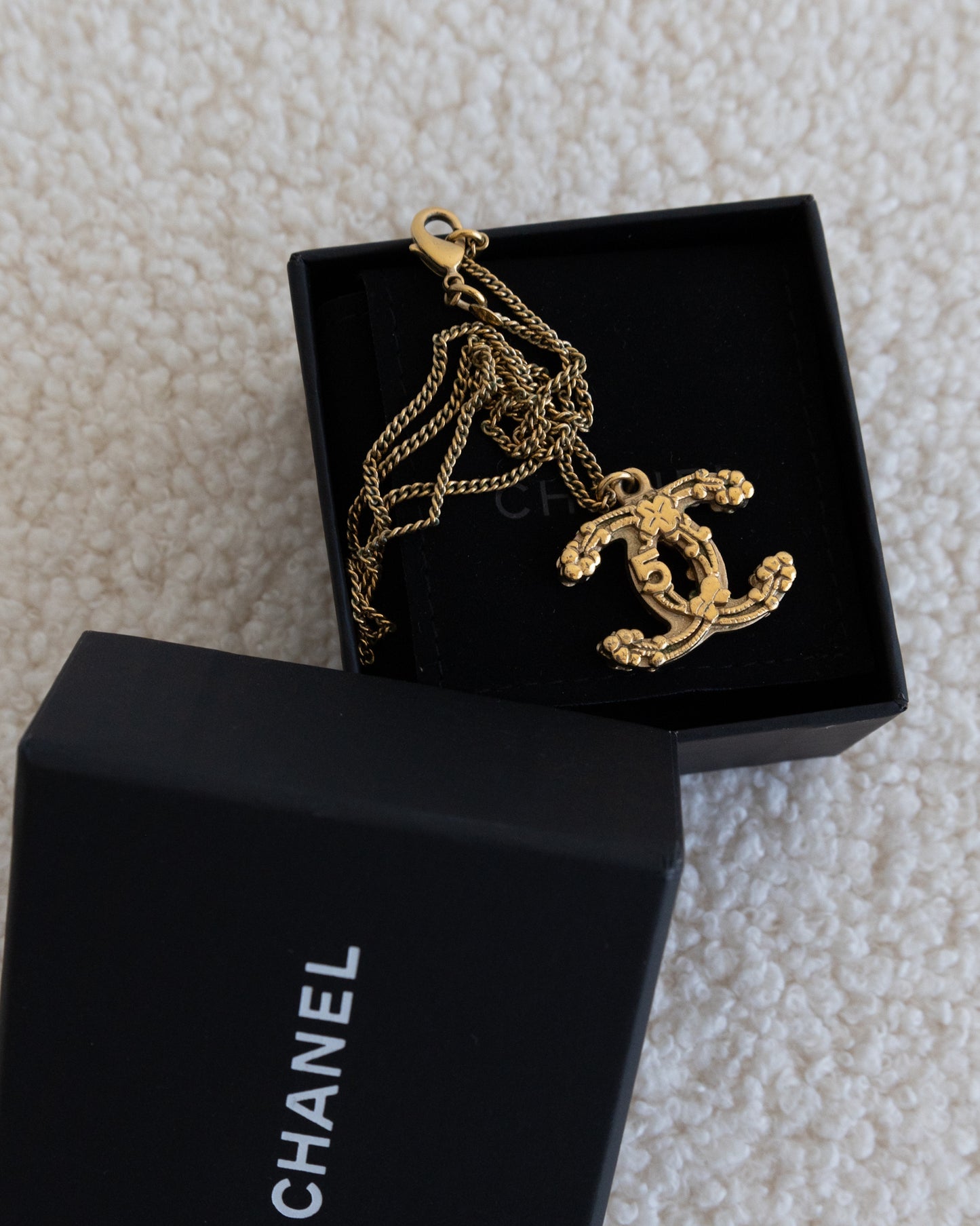 CHANEL CC Necklace - THE VOG CLOSET