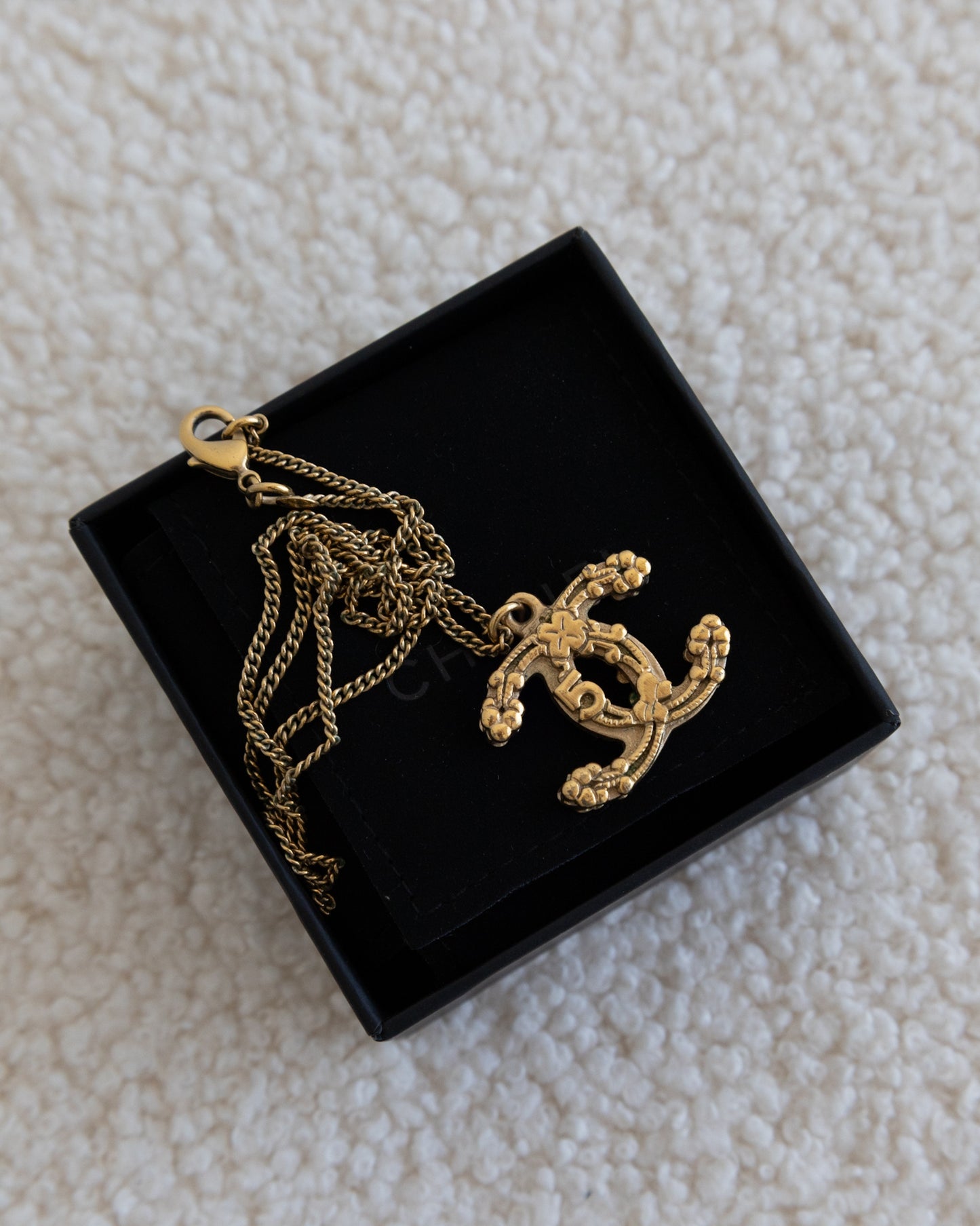 CHANEL CC Necklace - THE VOG CLOSET