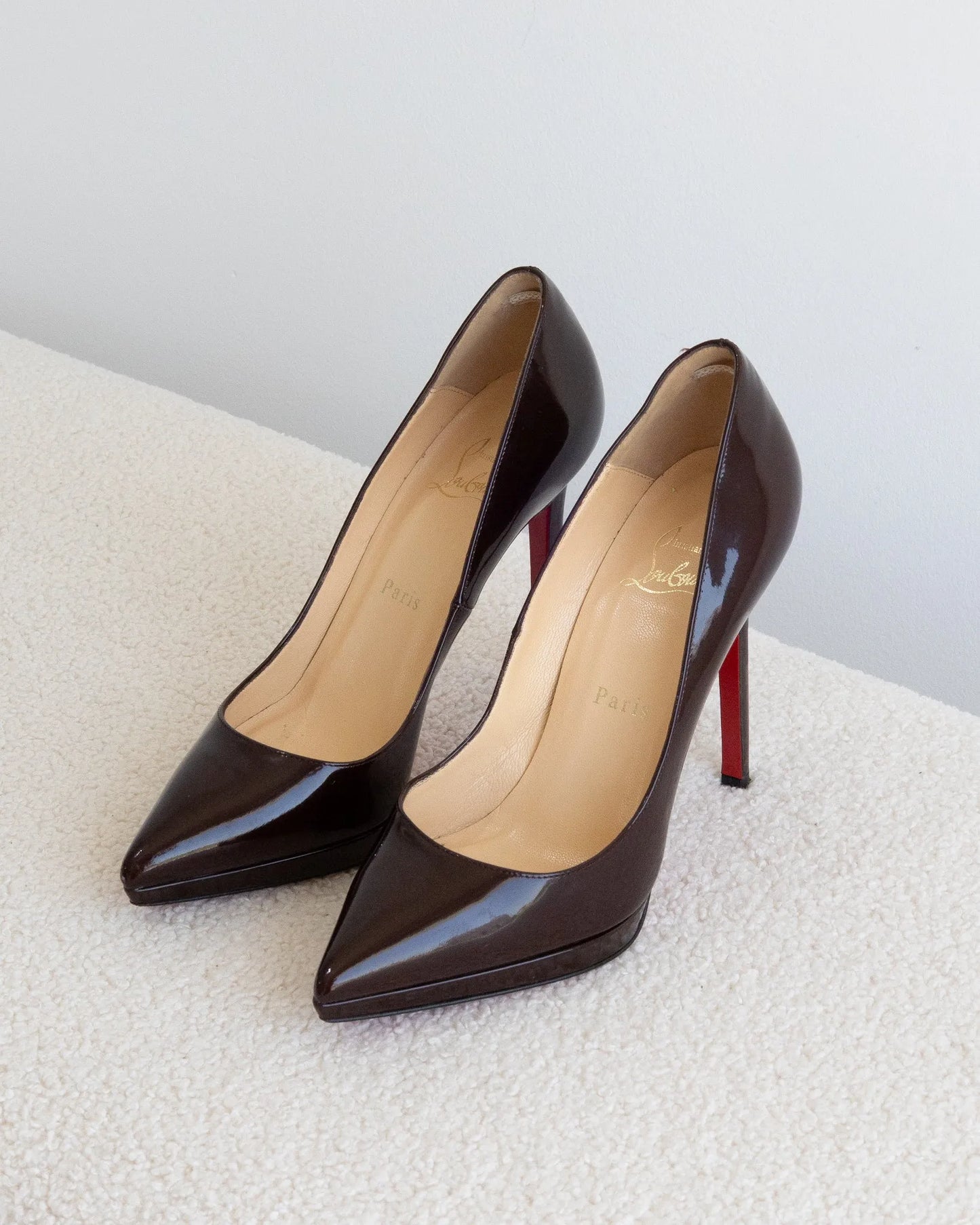 CHRISTIAN LOUBOUTIN 37,5 - THE VOG CLOSET