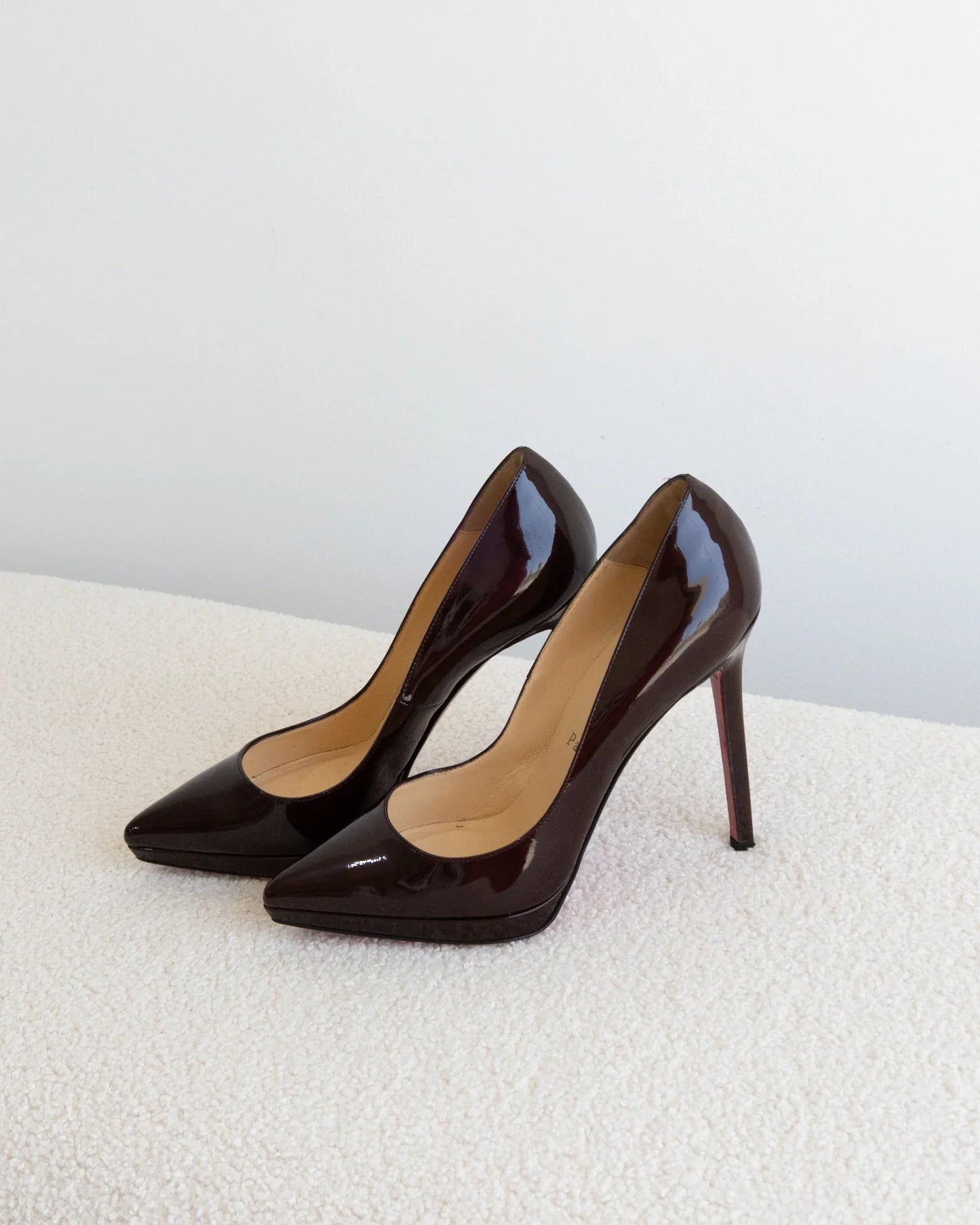CHRISTIAN LOUBOUTIN 37,5 - THE VOG CLOSET