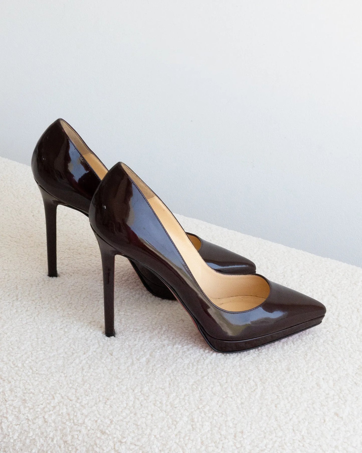 CHRISTIAN LOUBOUTIN 37,5 - THE VOG CLOSET