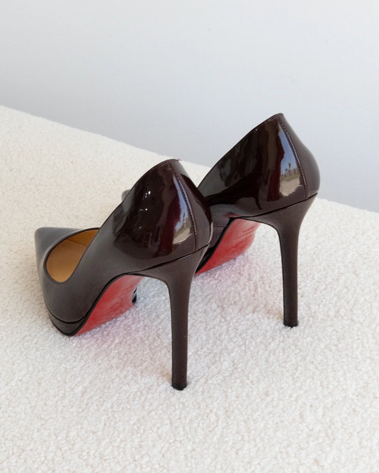 CHRISTIAN LOUBOUTIN 37,5 - THE VOG CLOSET