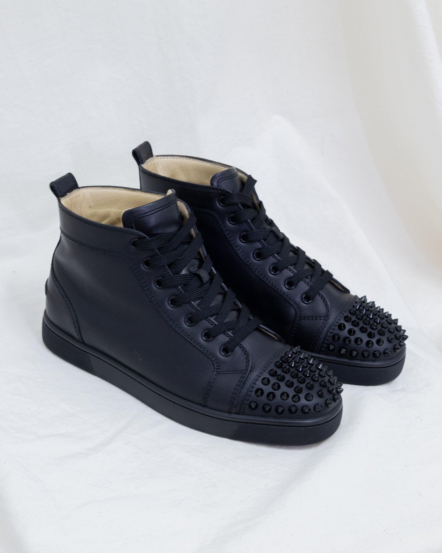 CHRISTIAN LOUBOUTIN Sneakers 39,5 - THE VOG CLOSET