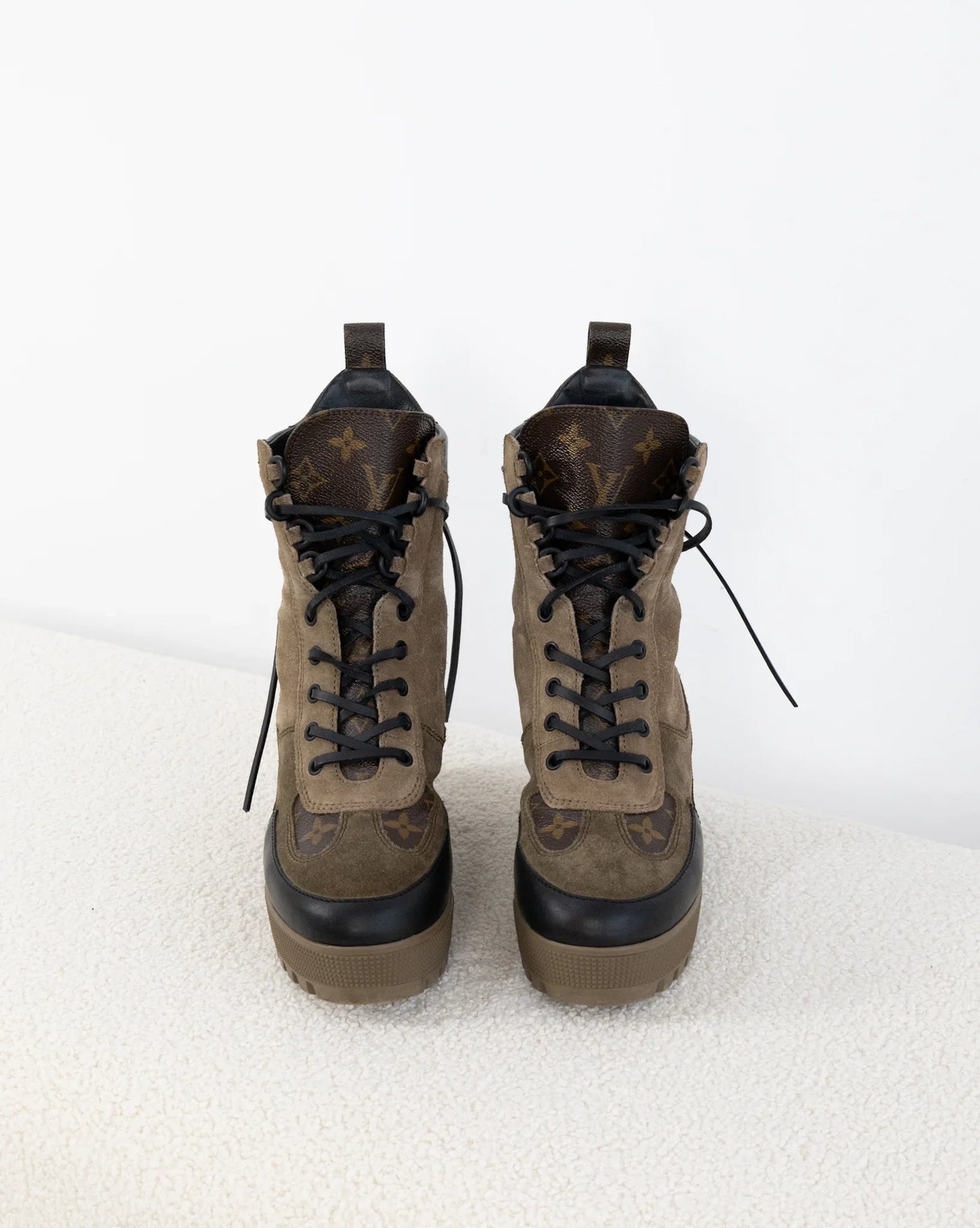 LOUIS VUITTON Desert Boots 38 - THE VOG CLOSET