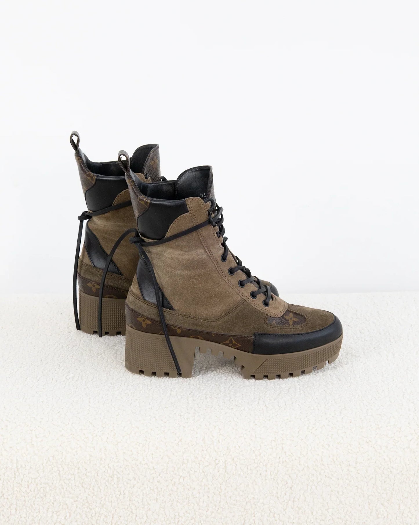 LOUIS VUITTON Desert Boots 38 - THE VOG CLOSET